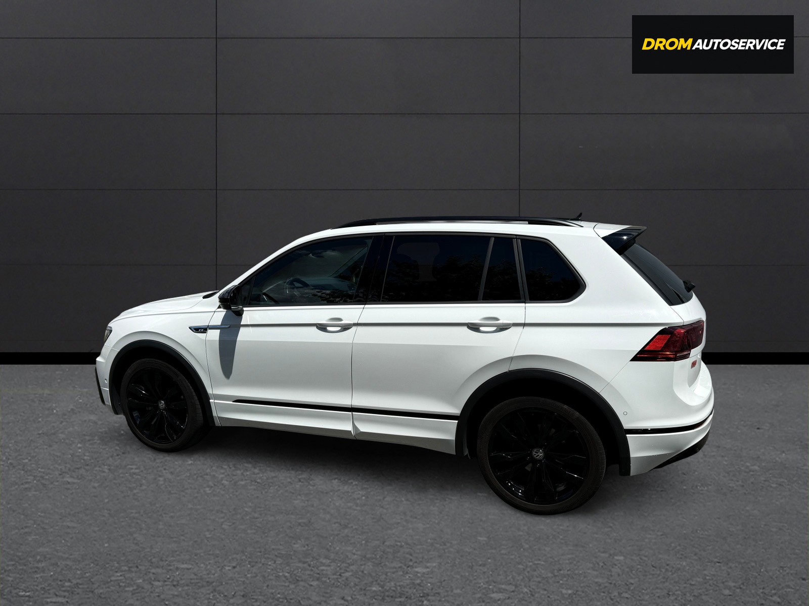 VW Tiguan 2.0TSI Highline R- Line 4Motion DSG-showroom-element-3