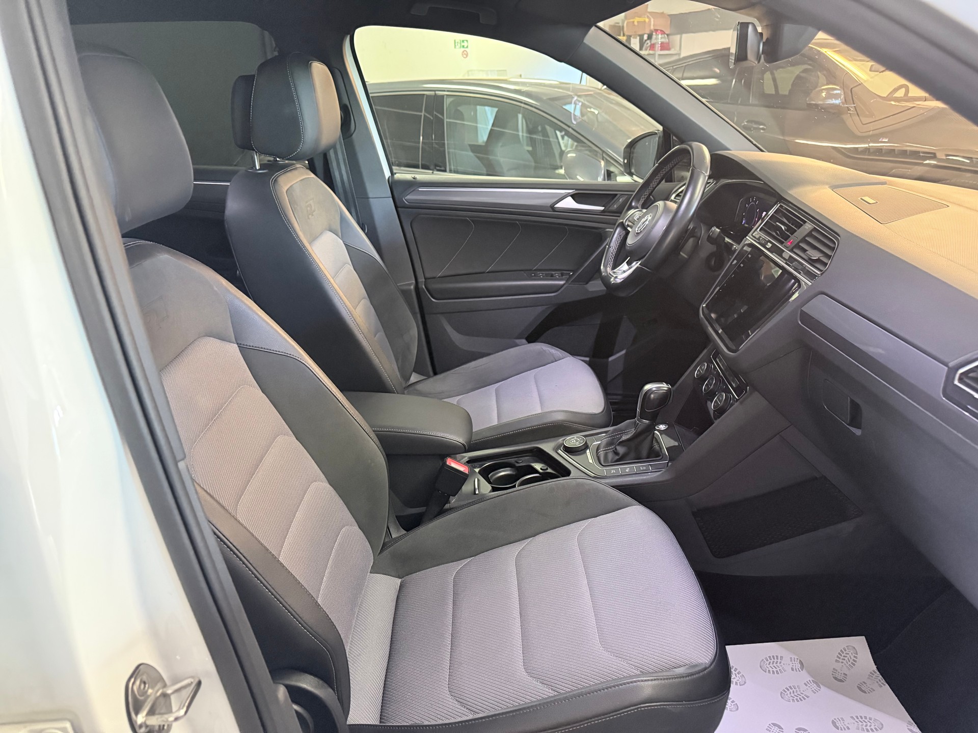 VW Tiguan 2.0TSI Highline R- Line 4Motion DSG-image-10