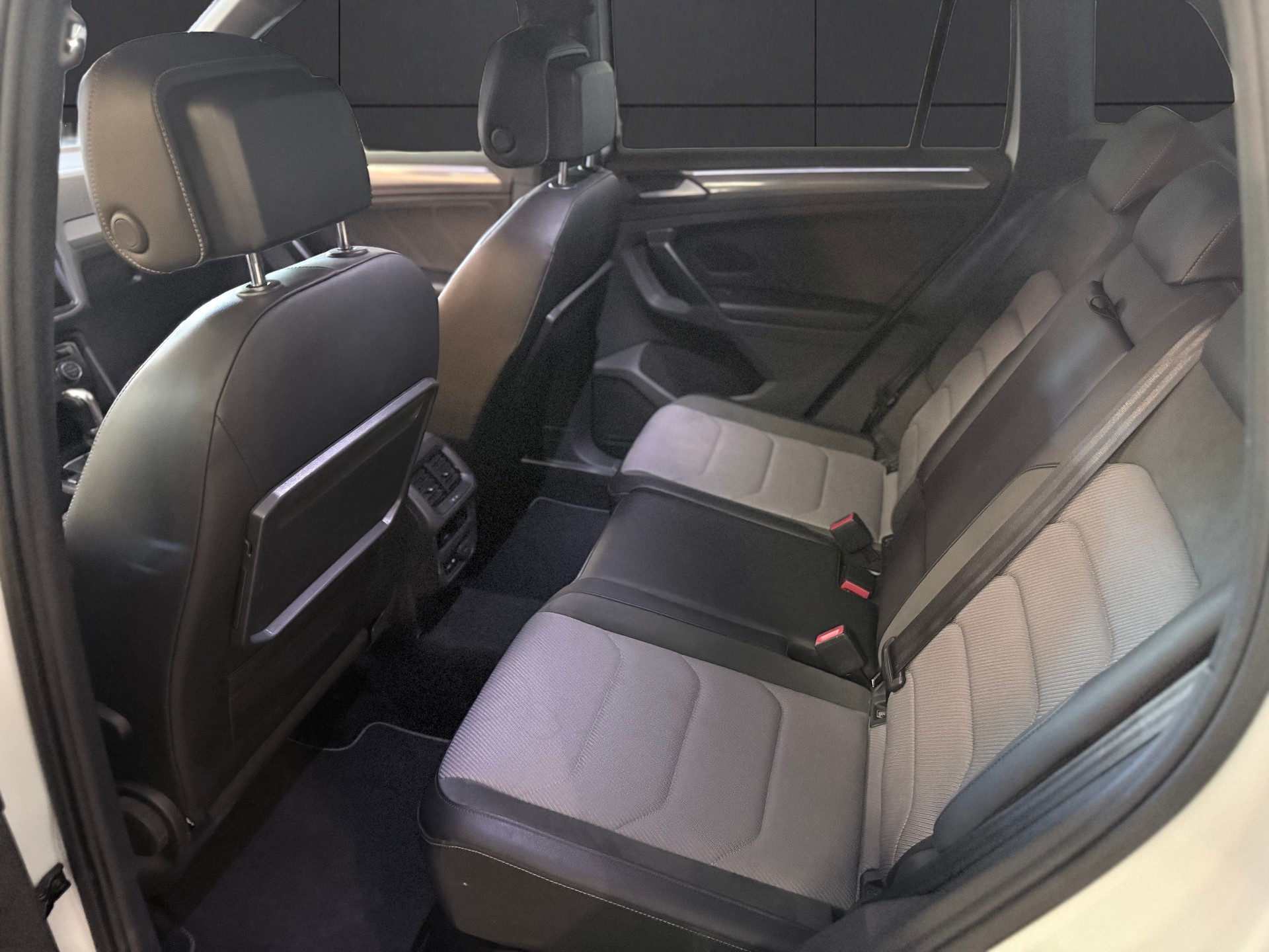 VW Tiguan 2.0TSI Highline R- Line 4Motion DSG-image-14