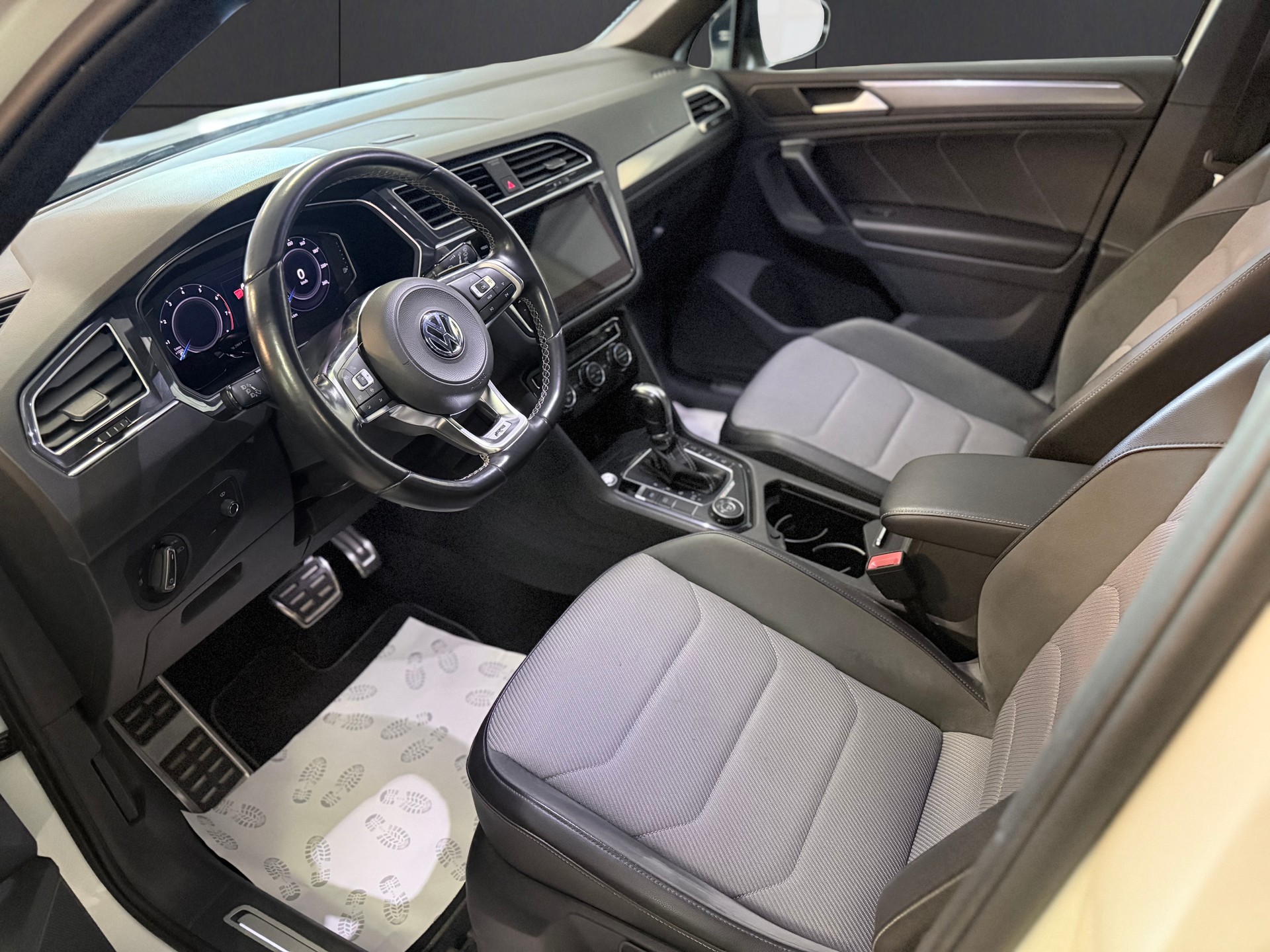 VW Tiguan 2.0TSI Highline R- Line 4Motion DSG-image-15