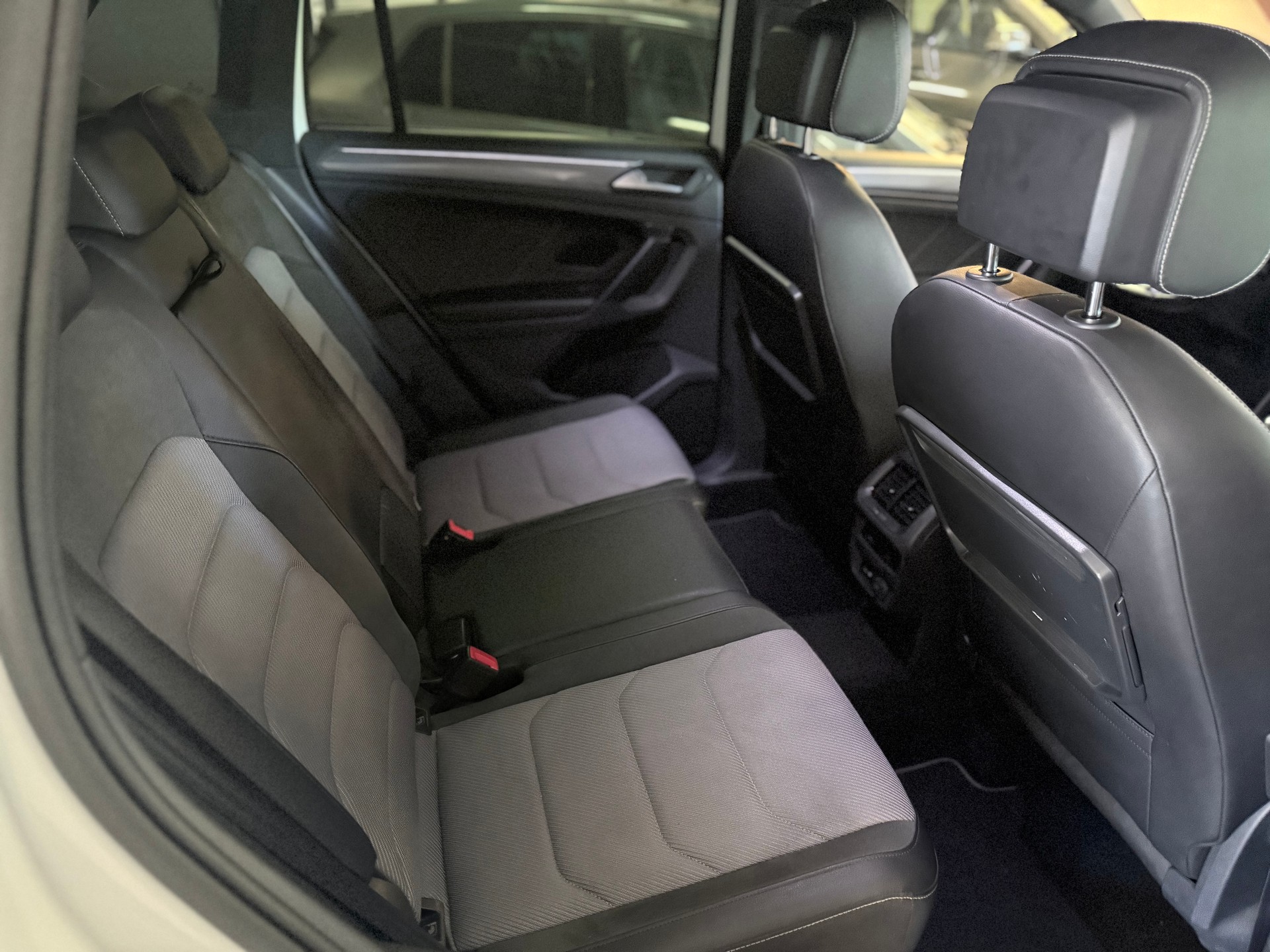 VW Tiguan 2.0TSI Highline R- Line 4Motion DSG-image-14