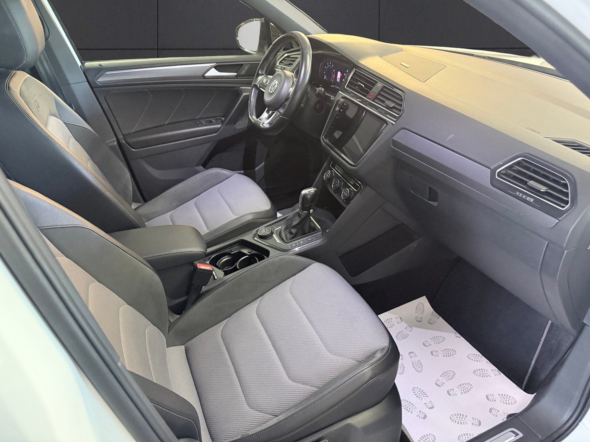 VW Tiguan 2.0TSI Highline R- Line 4Motion DSG-image-8