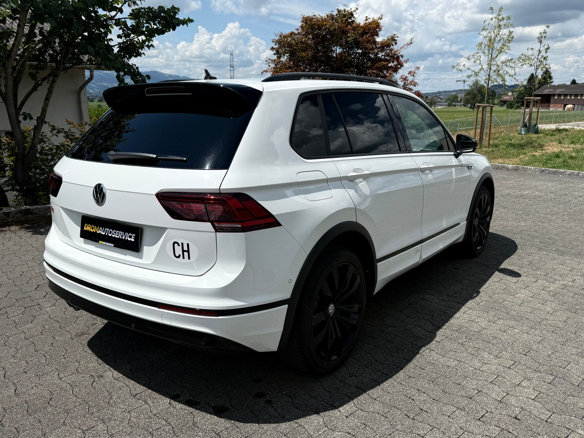 VW Tiguan 2.0TSI Highline R- Line 4Motion DSG-image-6