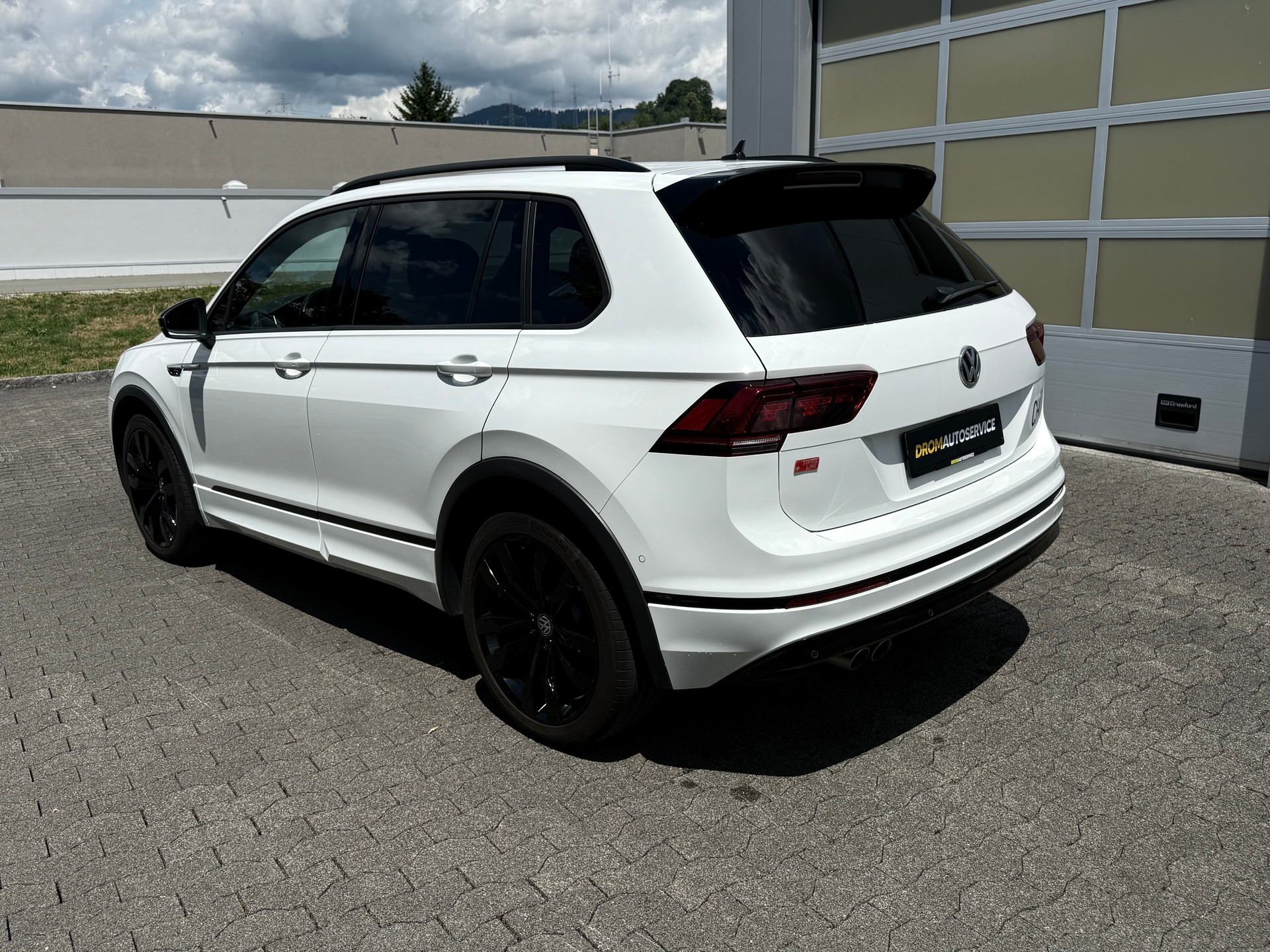 VW Tiguan 2.0TSI Highline R- Line 4Motion DSG-image-5