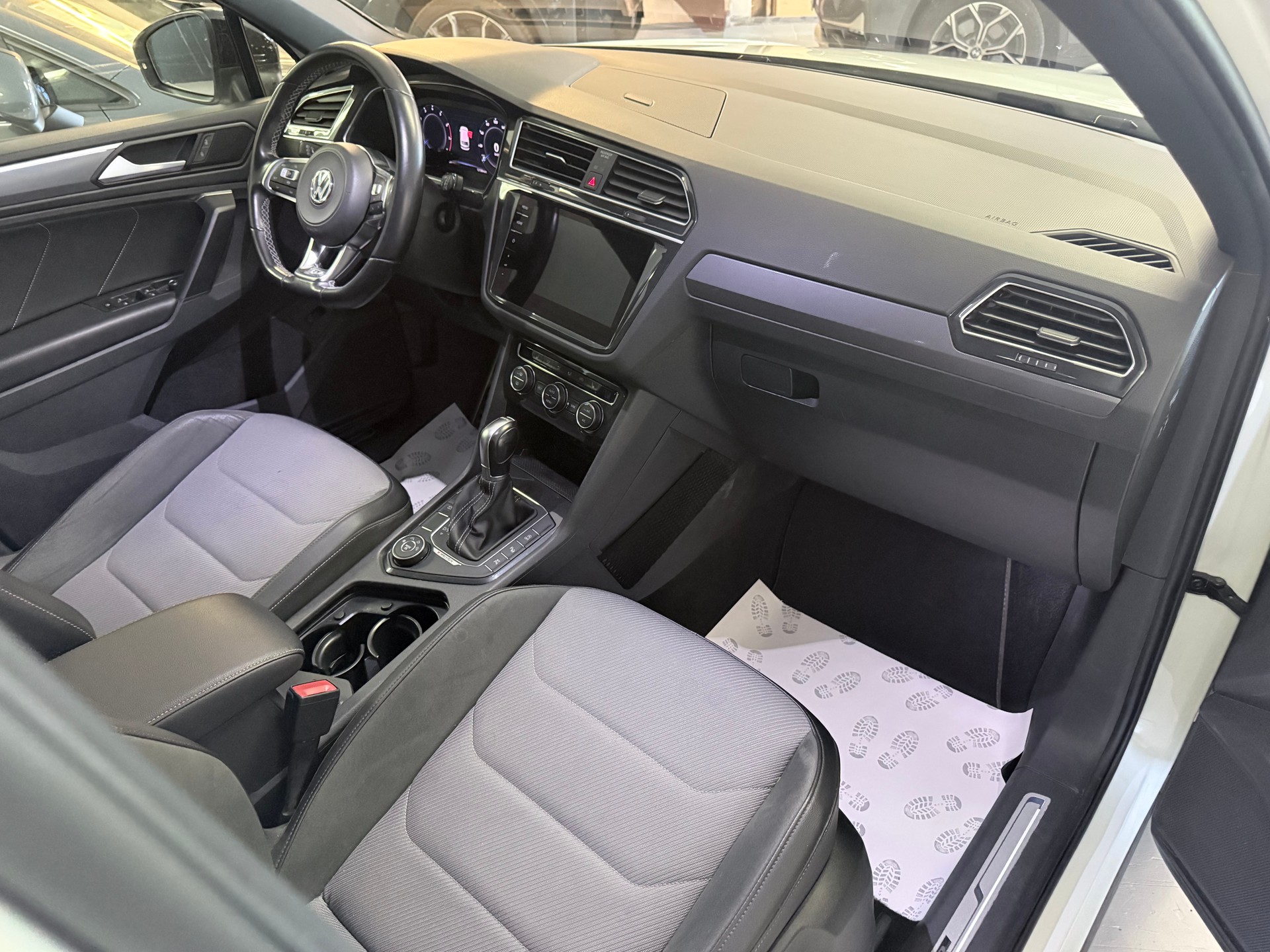 VW Tiguan 2.0TSI Highline R- Line 4Motion DSG-image-11