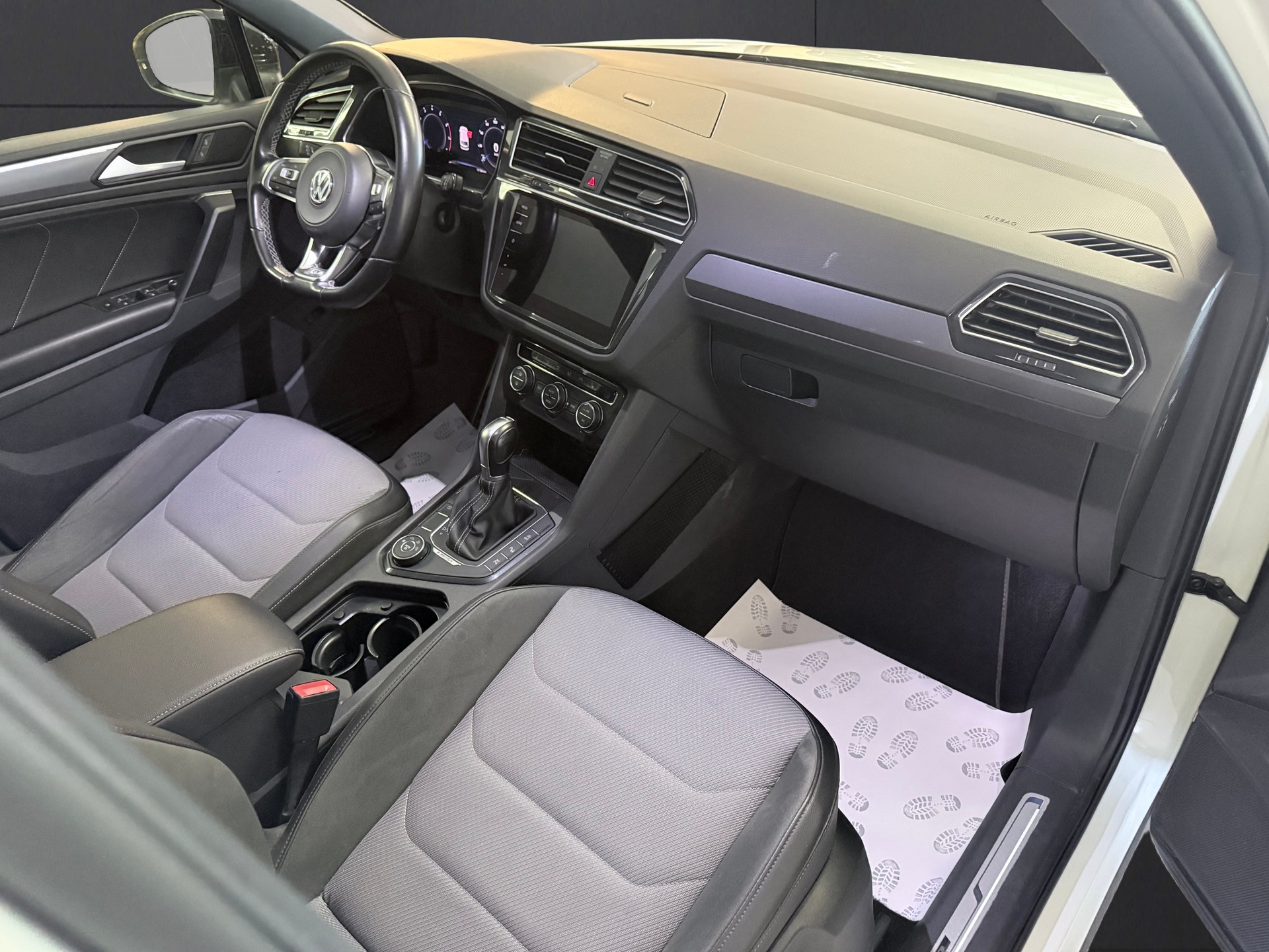 VW Tiguan 2.0TSI Highline R- Line 4Motion DSG-image-10