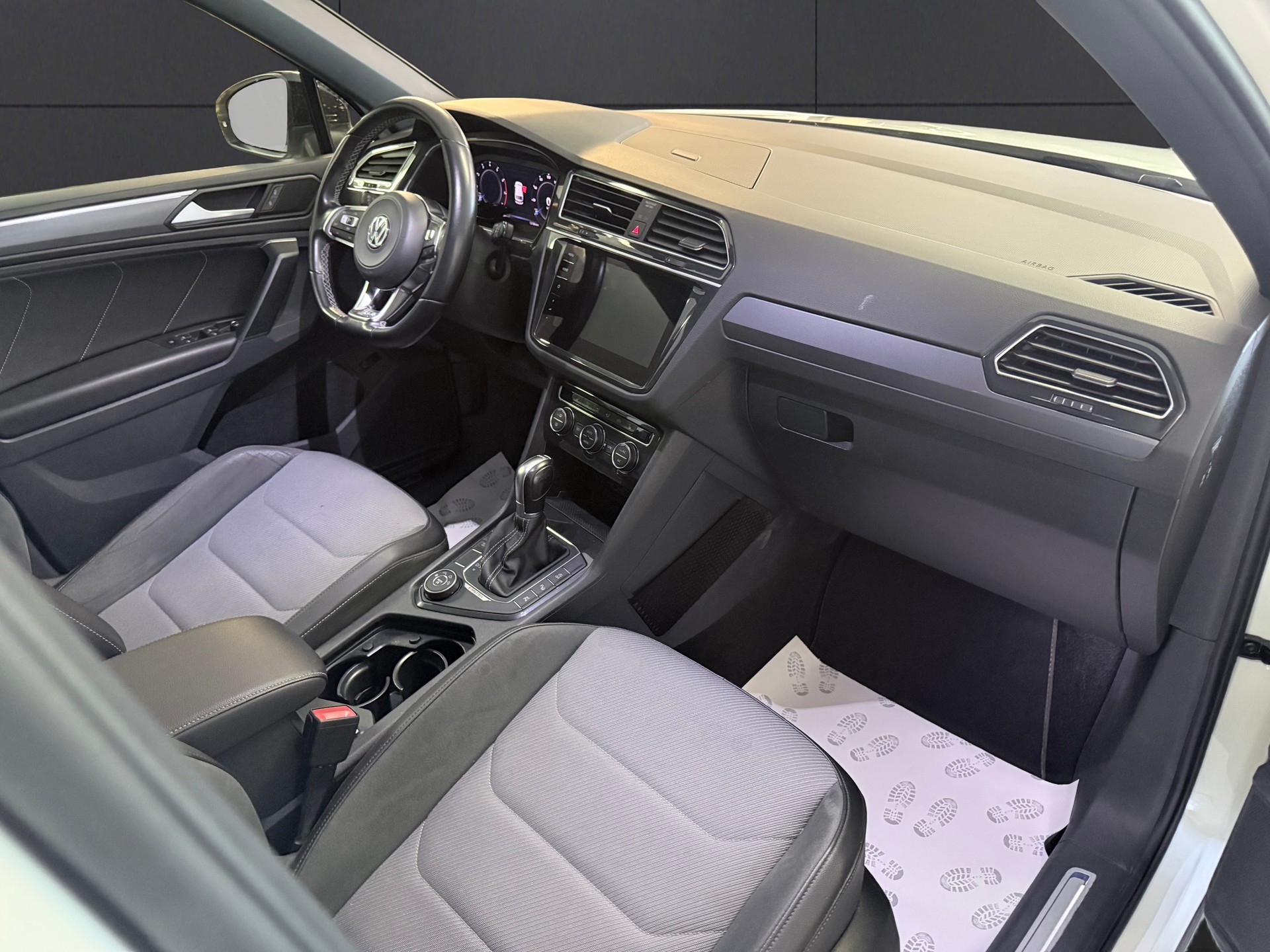 VW Tiguan 2.0TSI Highline R- Line 4Motion DSG-image-11