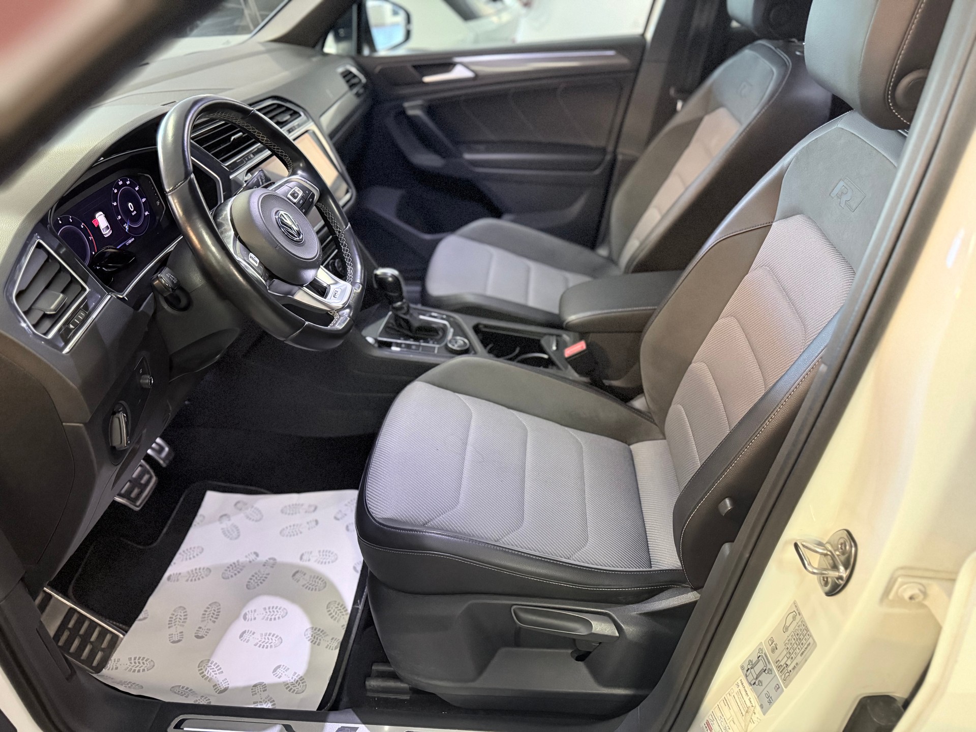 VW Tiguan 2.0TSI Highline R- Line 4Motion DSG-image-17
