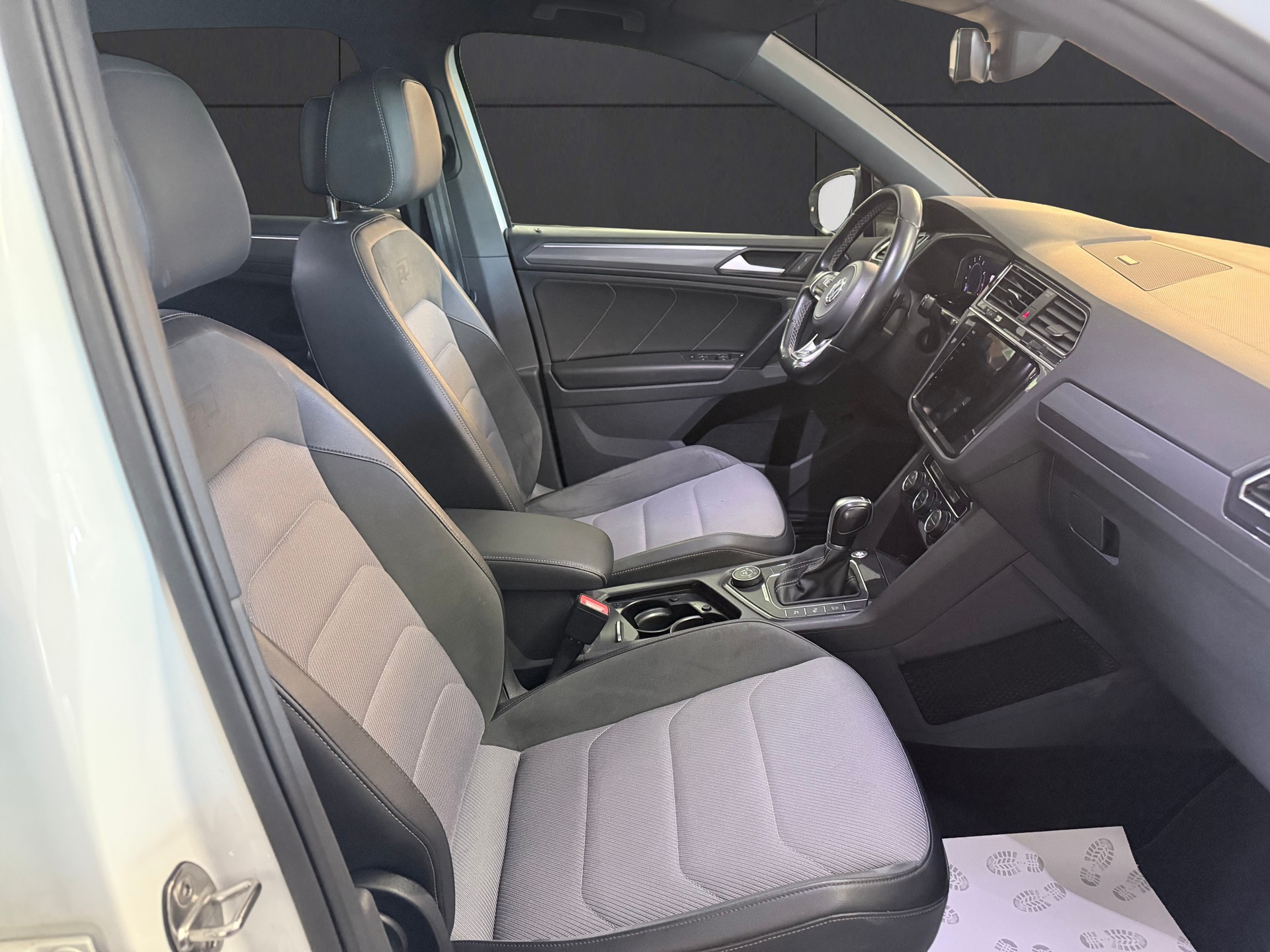 VW Tiguan 2.0TSI Highline R- Line 4Motion DSG-image-9