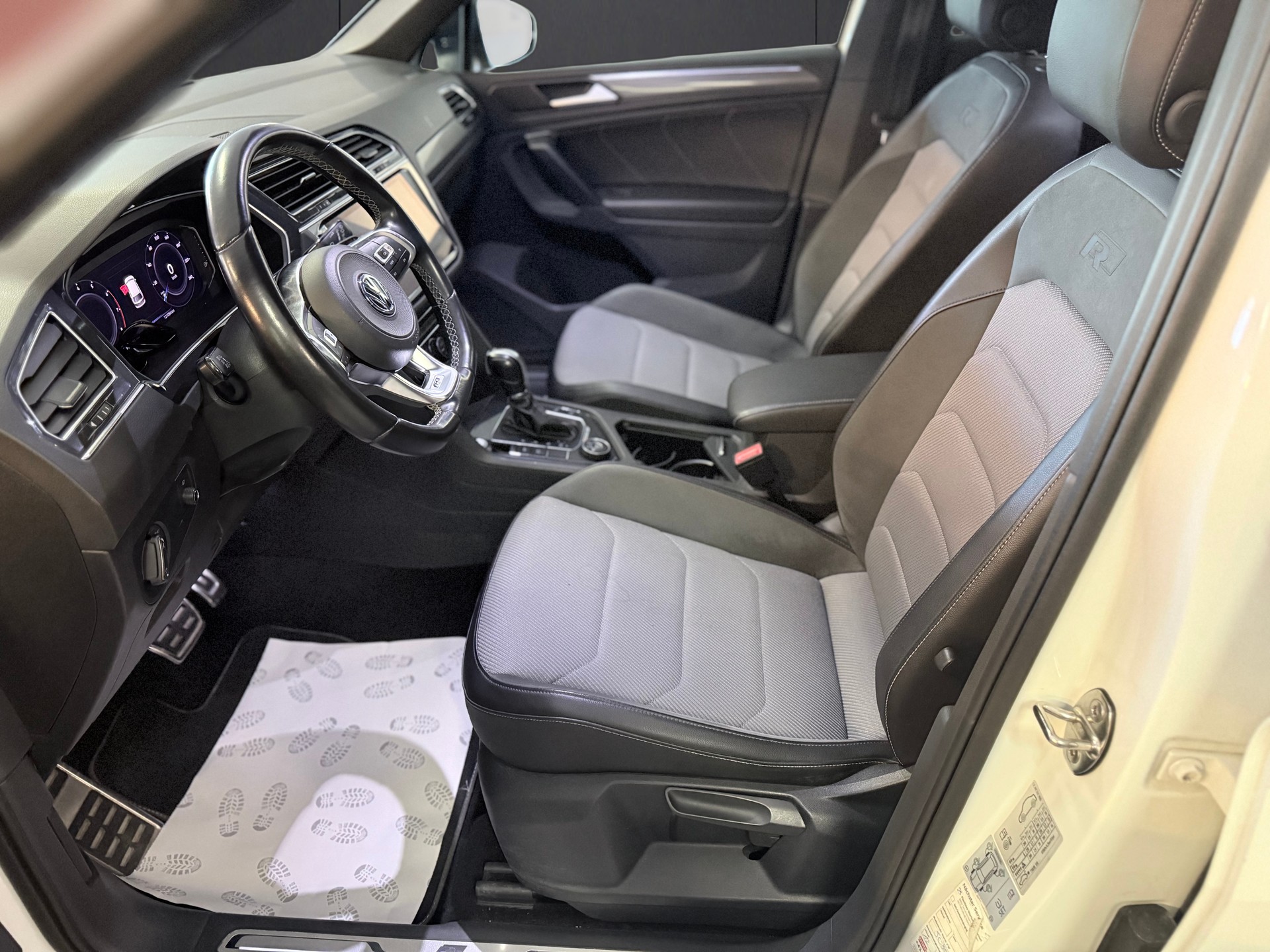 VW Tiguan 2.0TSI Highline R- Line 4Motion DSG-image-16