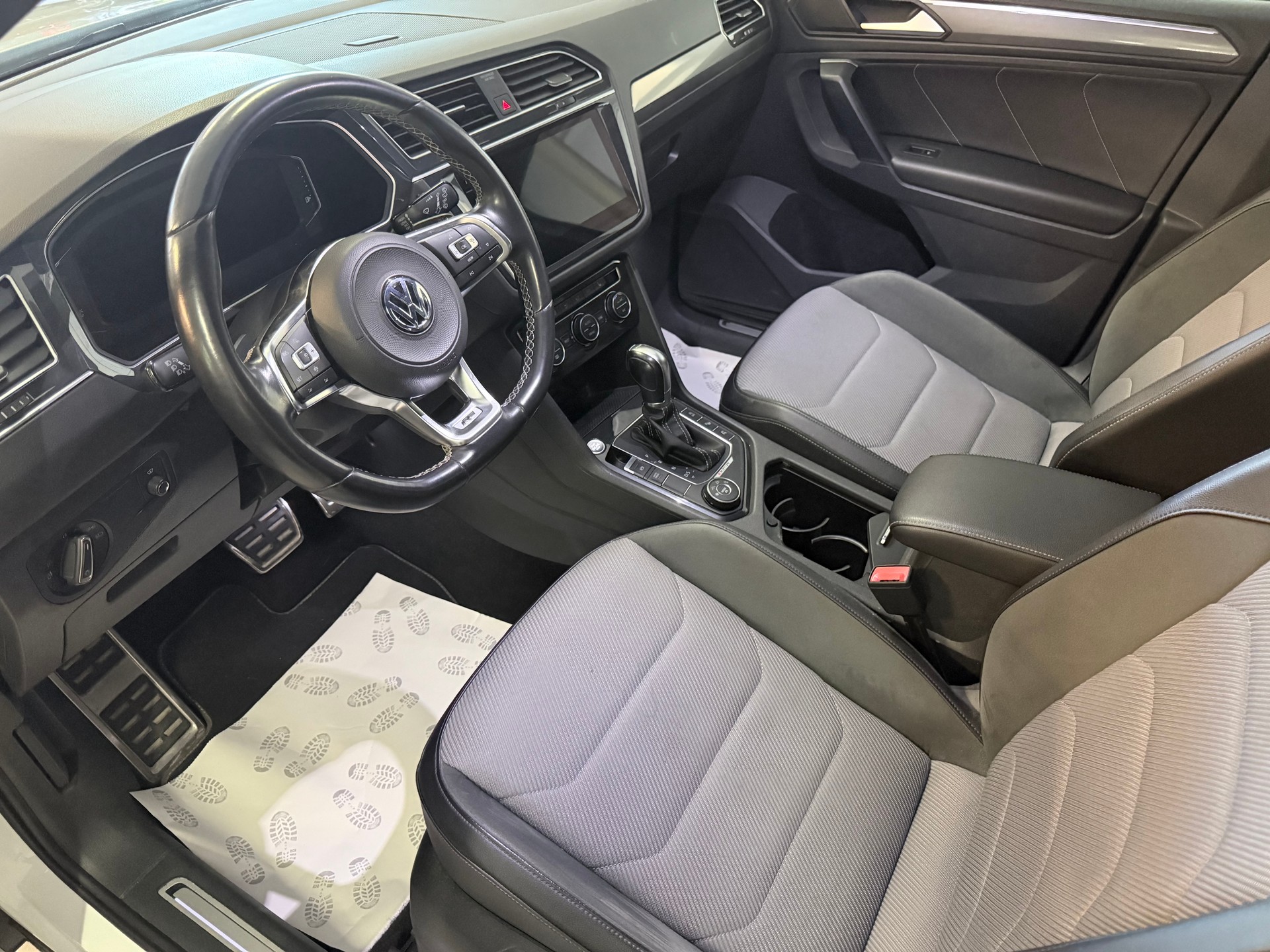 VW Tiguan 2.0TSI Highline R- Line 4Motion DSG-image-22