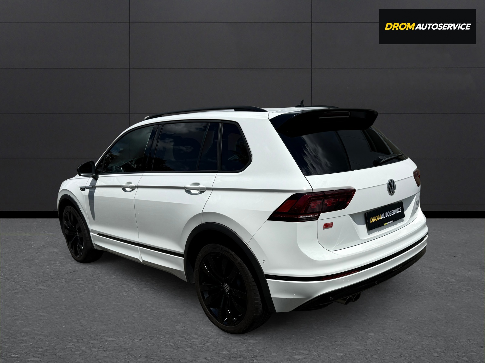 VW Tiguan 2.0TSI Highline R- Line 4Motion DSG-image-4