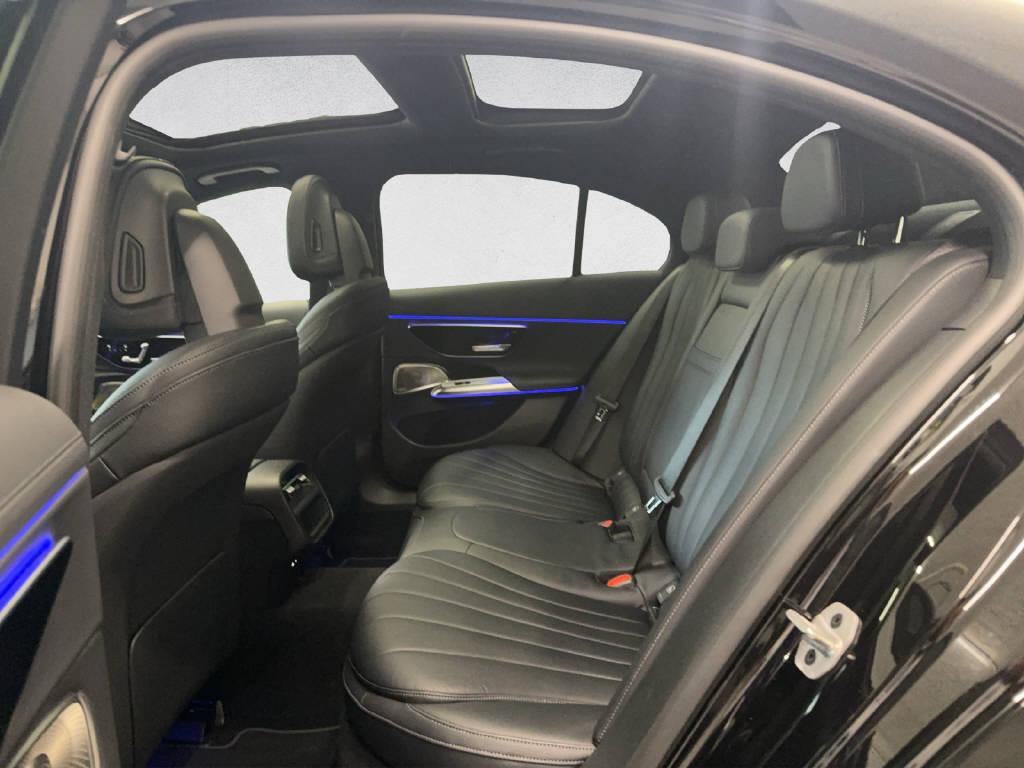 MERCEDES-BENZ E 220 d AMG Line 4Matic-image-12