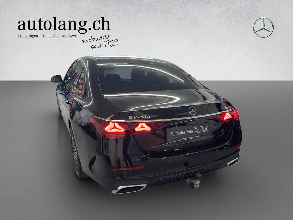 MERCEDES-BENZ E 220 d AMG Line 4Matic-showroom-element-2