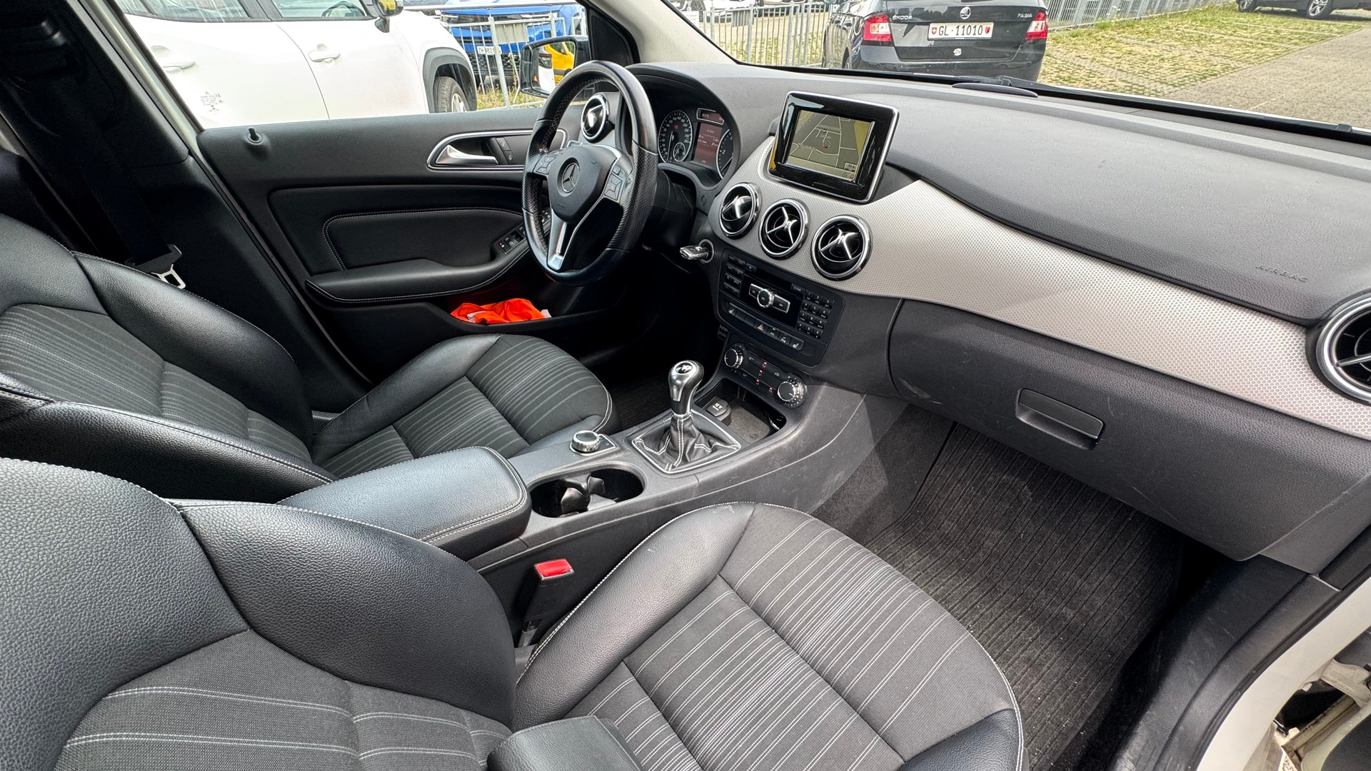 MERCEDES-BENZ B 180 CDI-image-8