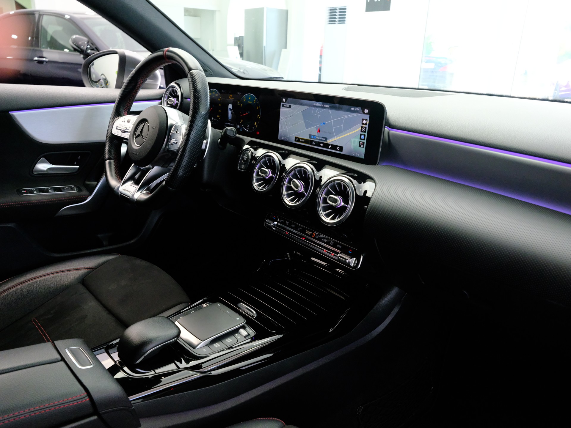 MERCEDES-BENZ A 35 AMG 4Matic Speedshift-image-13