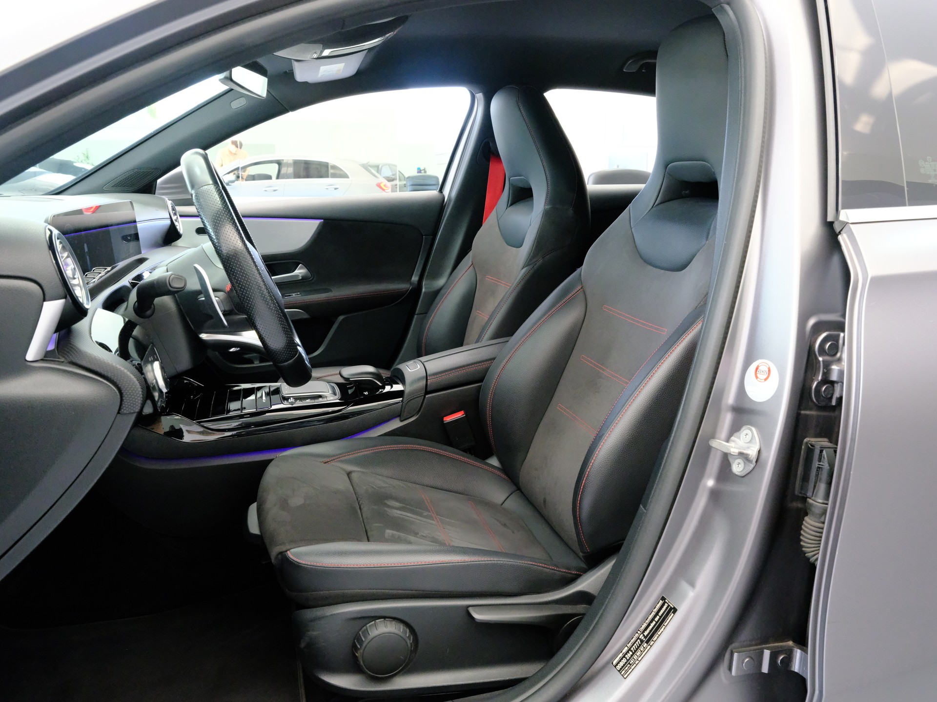 MERCEDES-BENZ A 35 AMG 4Matic Speedshift-image-10