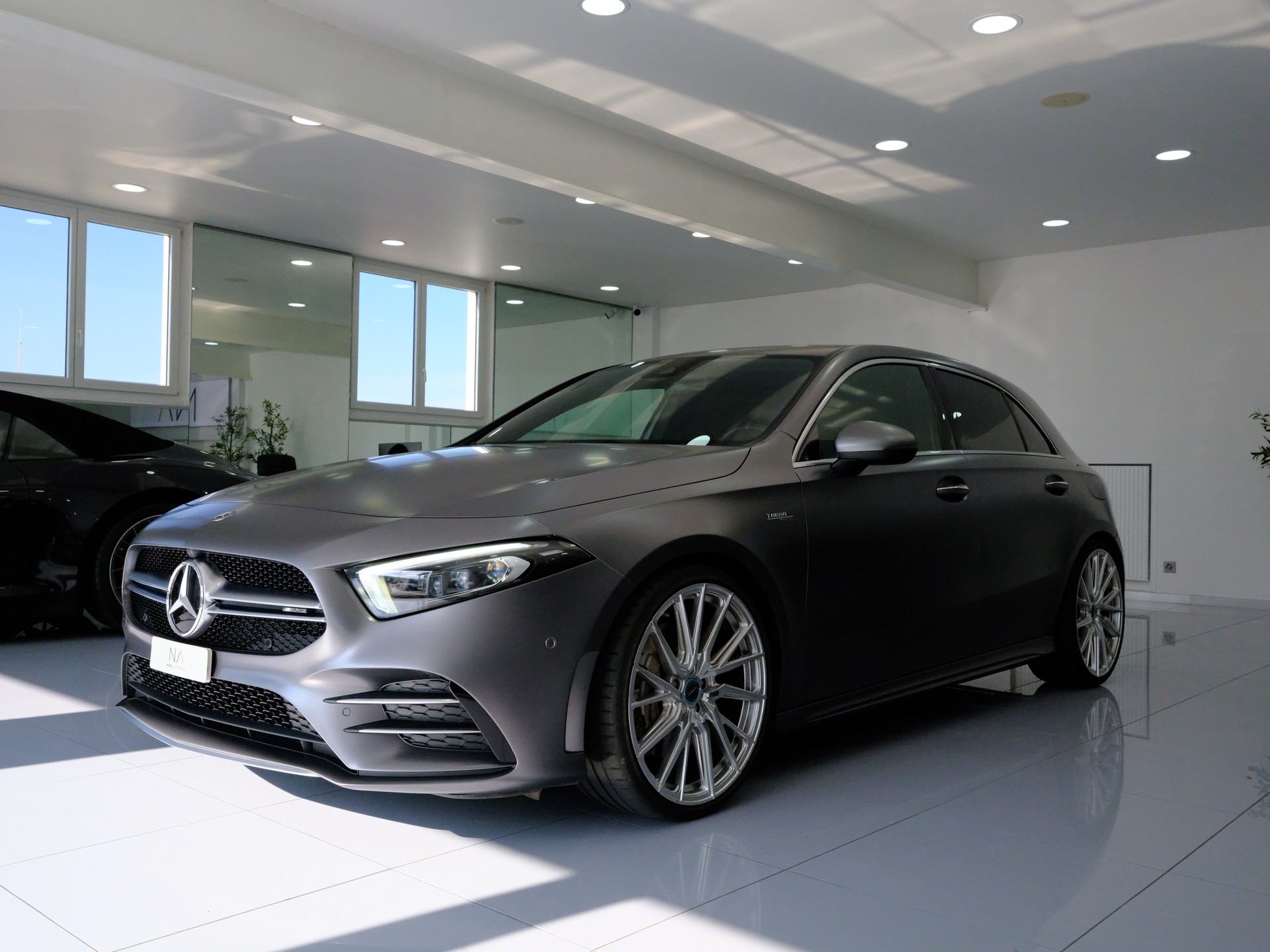 MERCEDES-BENZ A 35 AMG 4Matic Speedshift-showroom-element-3