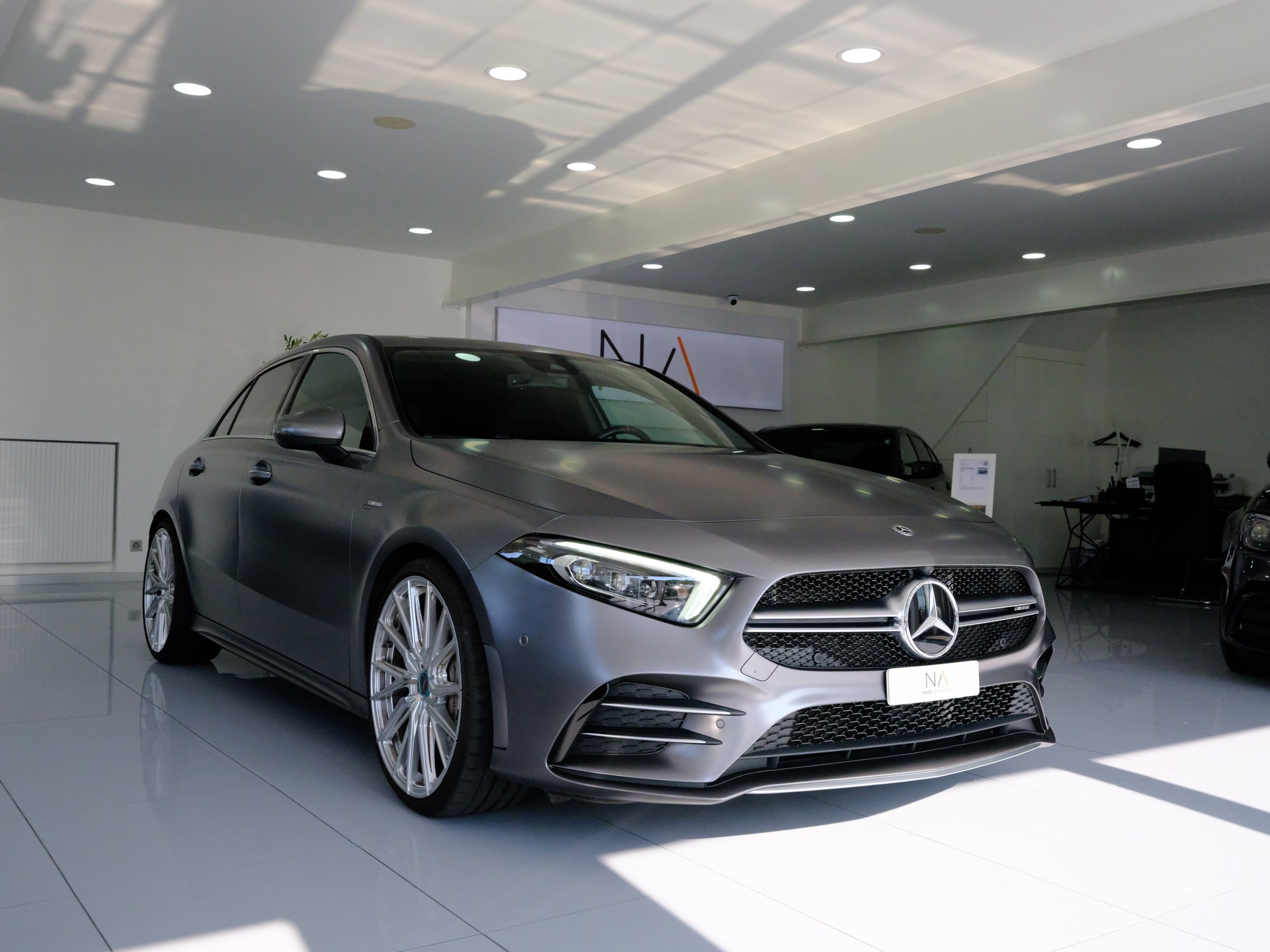 MERCEDES-BENZ A 35 AMG 4Matic Speedshift-showroom-element-1
