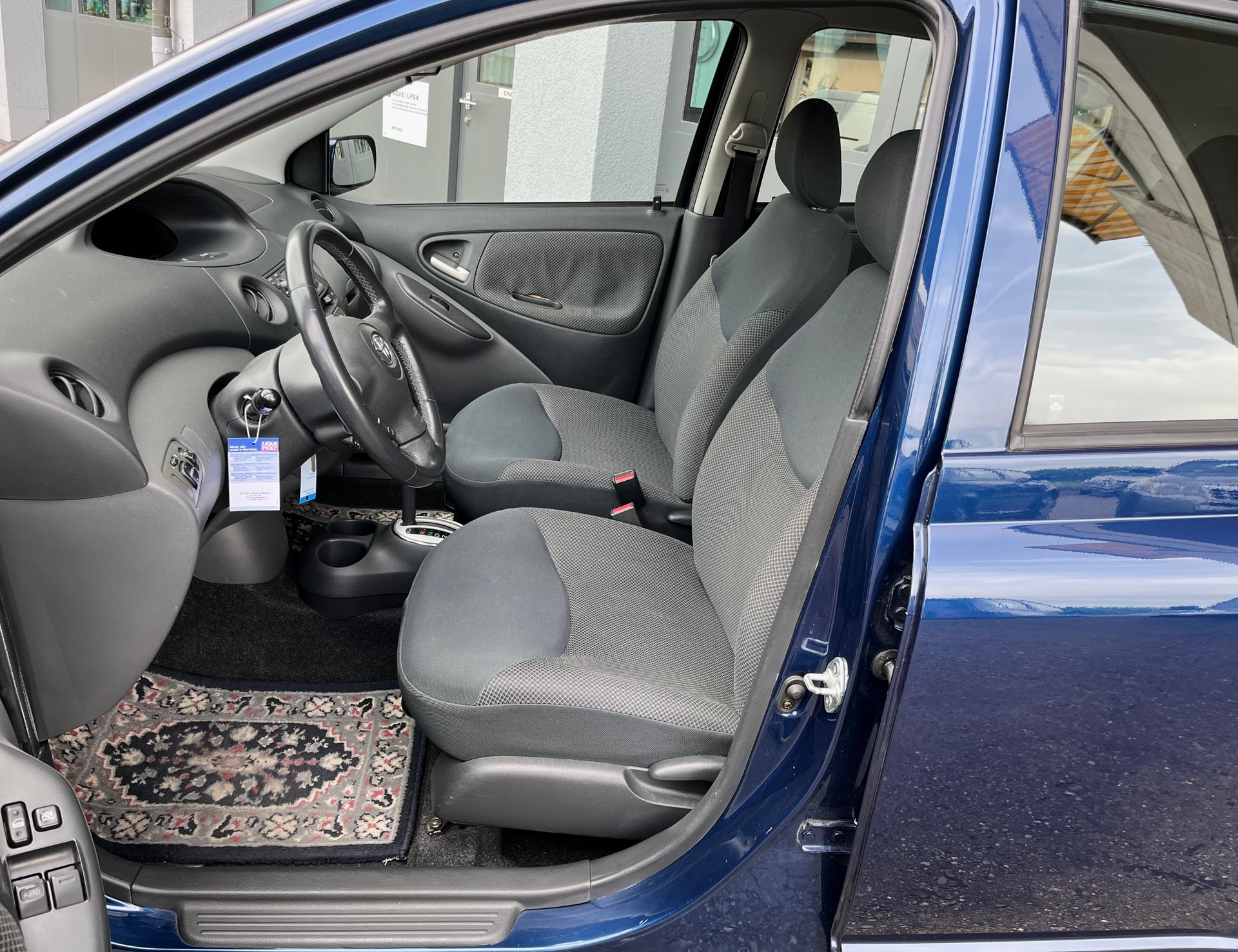 TOYOTA Yaris 1.3 Linea Sol-image-9