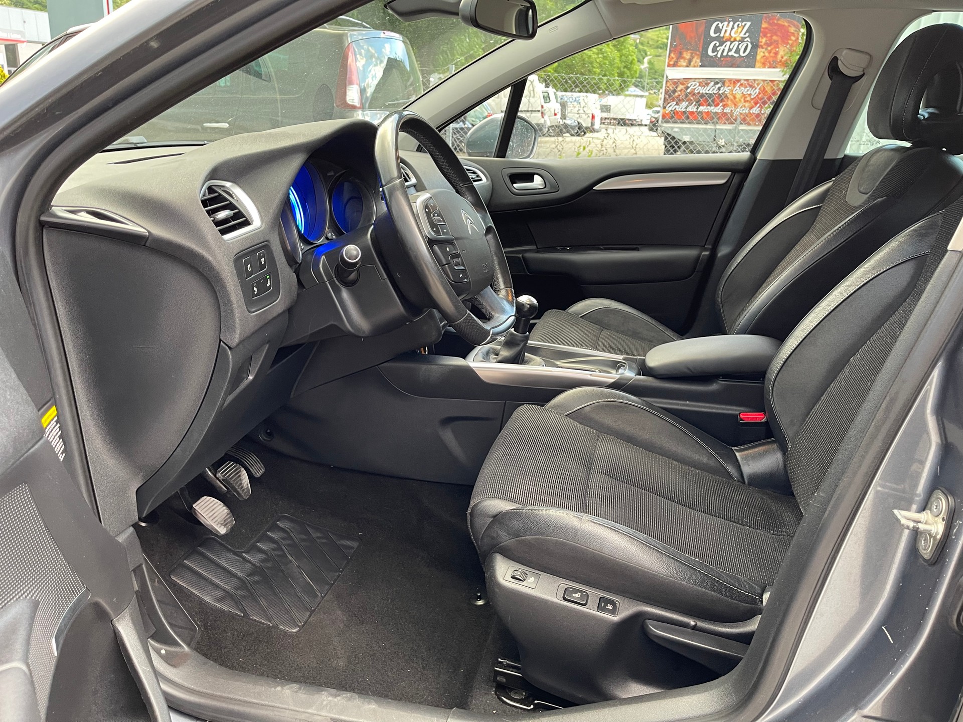 CITROEN C4 Berline 1.6 VTi Exclusive-image-25