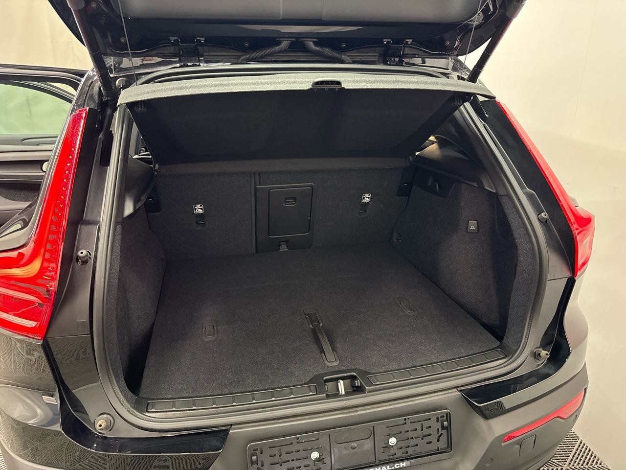 VOLVO XC40 B3 Benzin Mild Hybrid Plus Dark DCT-image-13