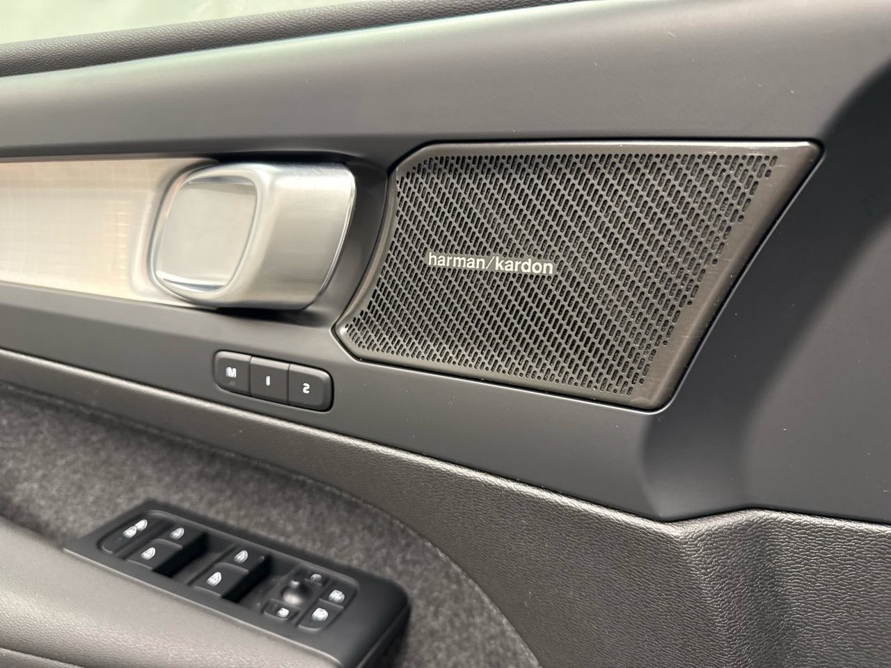 VOLVO XC40 B3 Benzin Mild Hybrid Plus Dark DCT-image-5