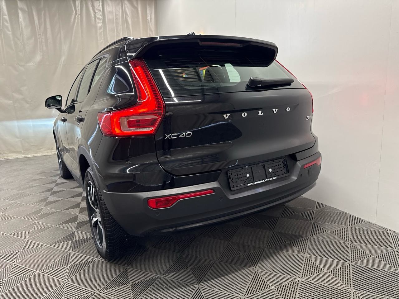 VOLVO XC40 B3 Benzin Mild Hybrid Plus Dark DCT-image-15