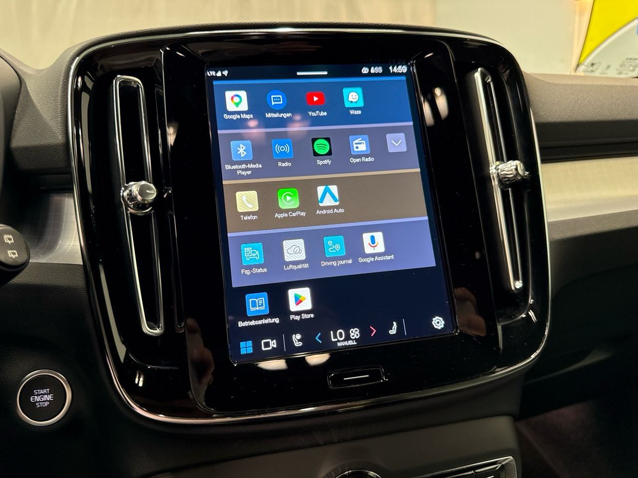 VOLVO XC40 B3 Benzin Mild Hybrid Plus Dark DCT-image-7