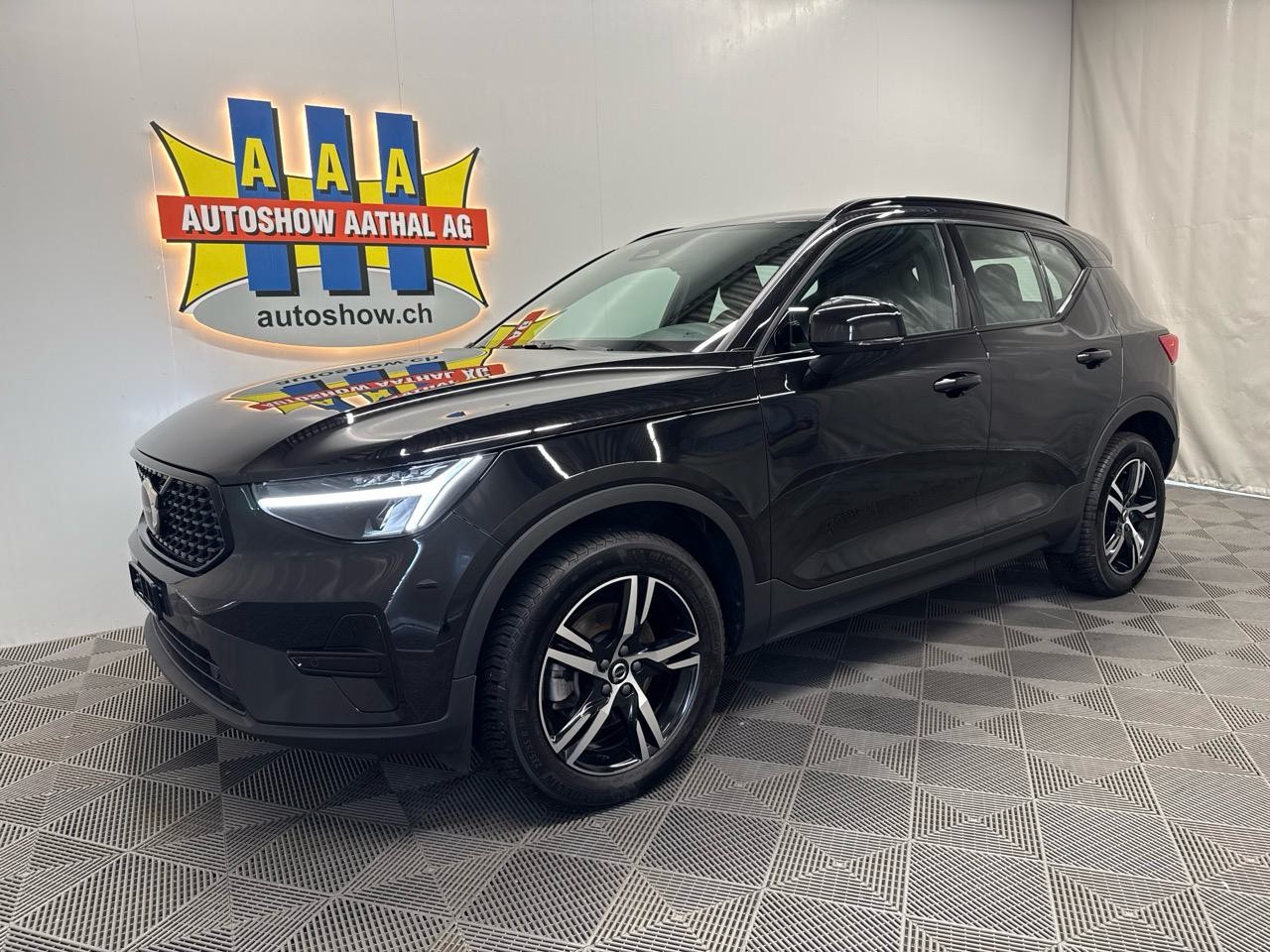 VOLVO XC40 B3 Benzin Mild Hybrid Plus Dark DCT