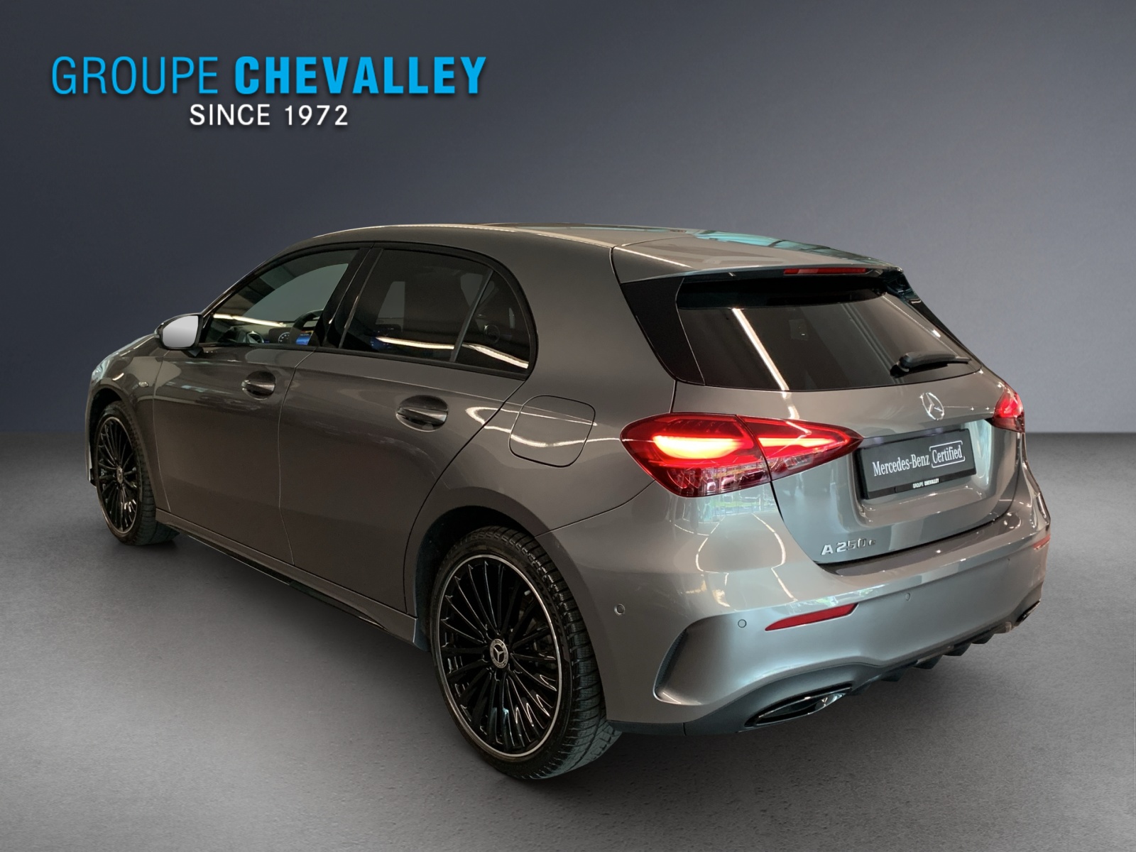 MERCEDES-BENZ A 250 e EQ Star 8G-DCT-showroom-element-3