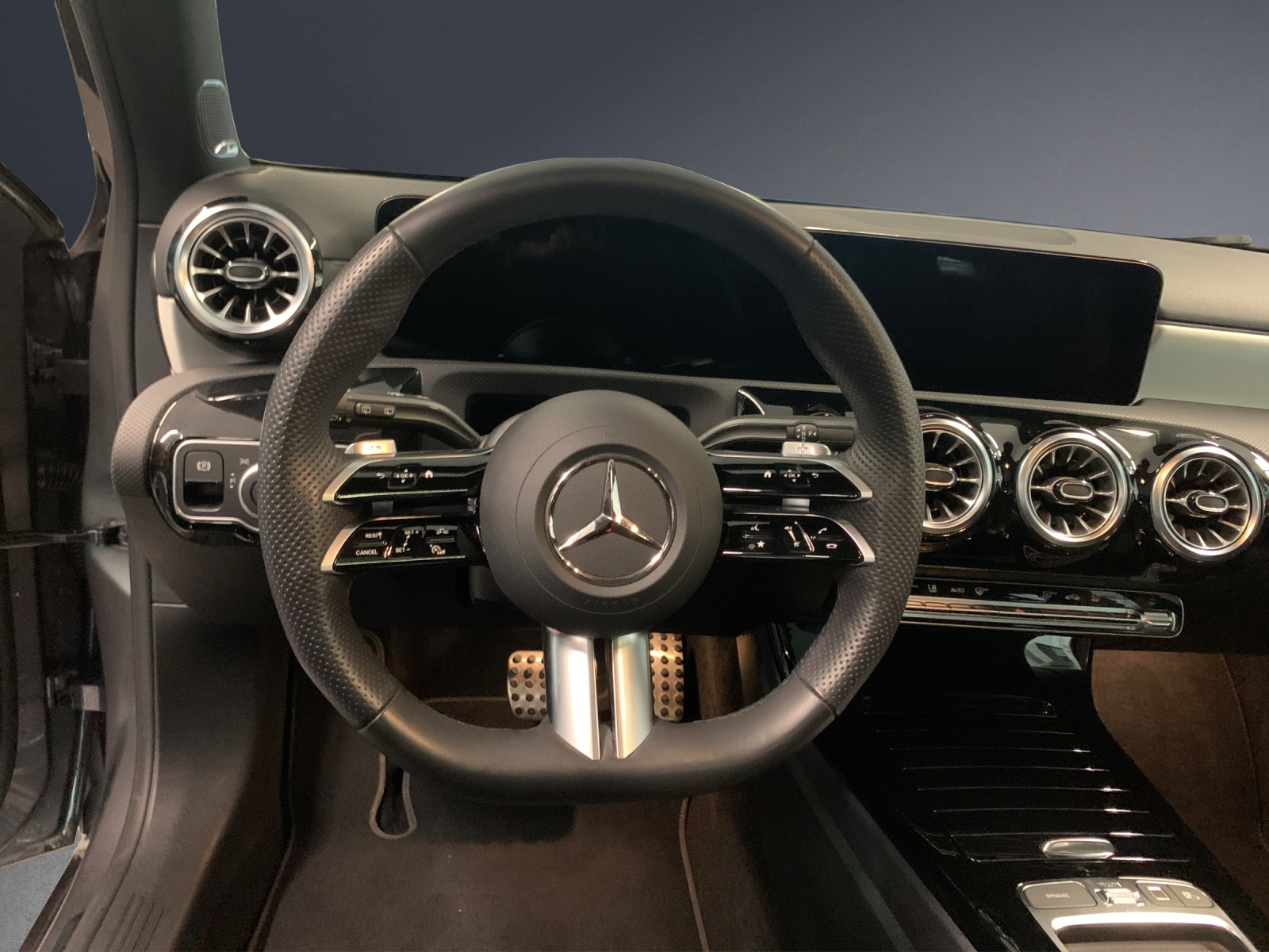 MERCEDES-BENZ A 250 e EQ Star 8G-DCT-image-7