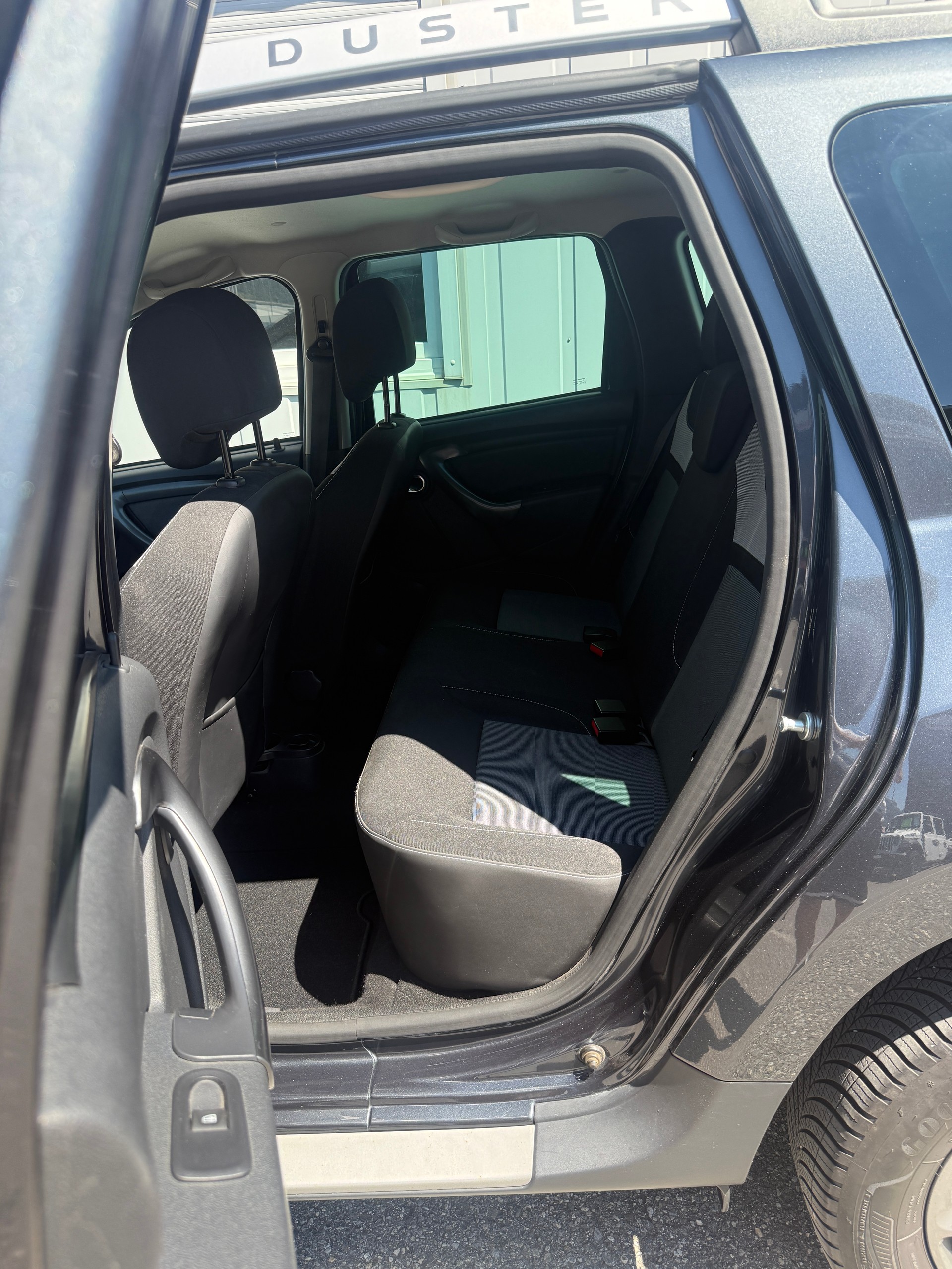 DACIA Duster 1.2 T Privilège 4x4 *ANHÄNGERKUPPLUNG*KLIMA*TEMPOMAT*MFK FRISCH-image-12