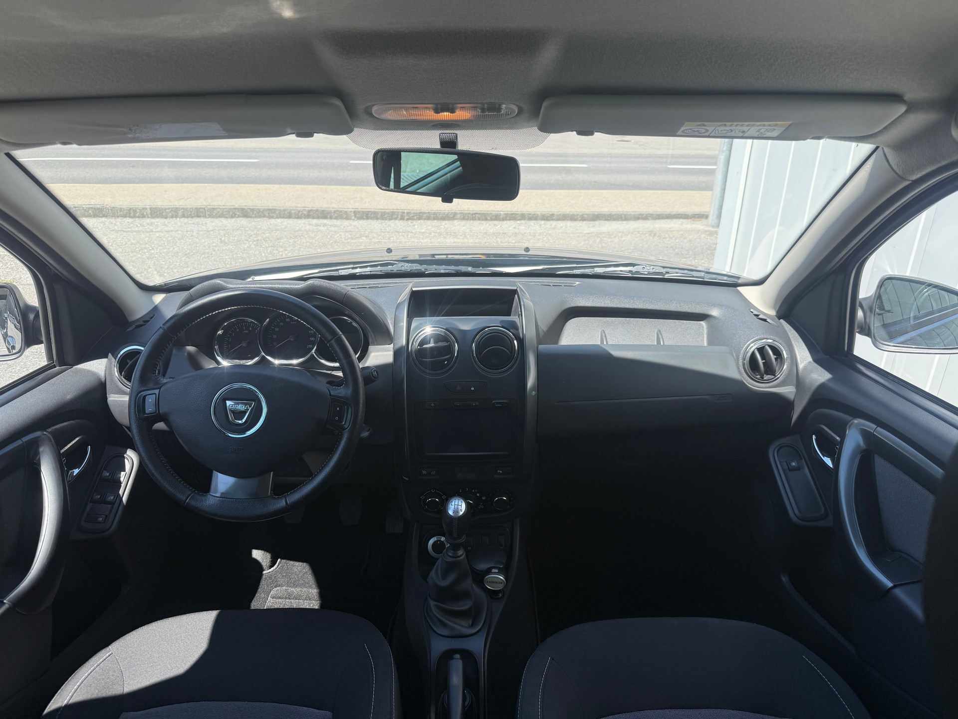 DACIA Duster 1.2 T Privilège 4x4 *ANHÄNGERKUPPLUNG*KLIMA*TEMPOMAT*MFK FRISCH-image-15