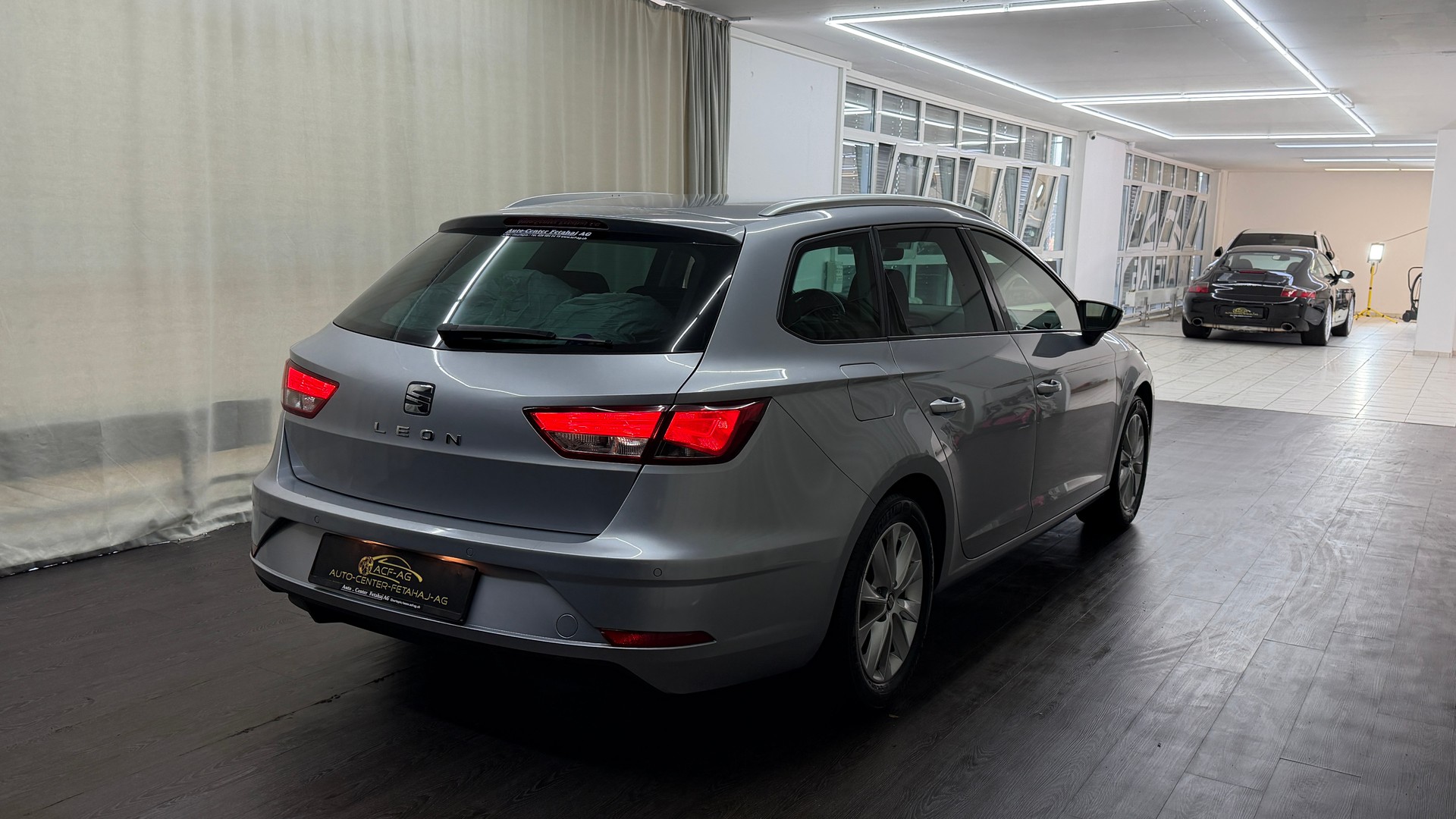 SEAT Leon ST 1.6 TDI CR Style DSG-showroom-element-3