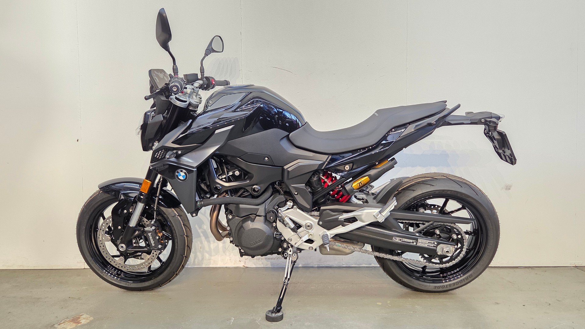 BMW F 900 R Triple Black-image-1
