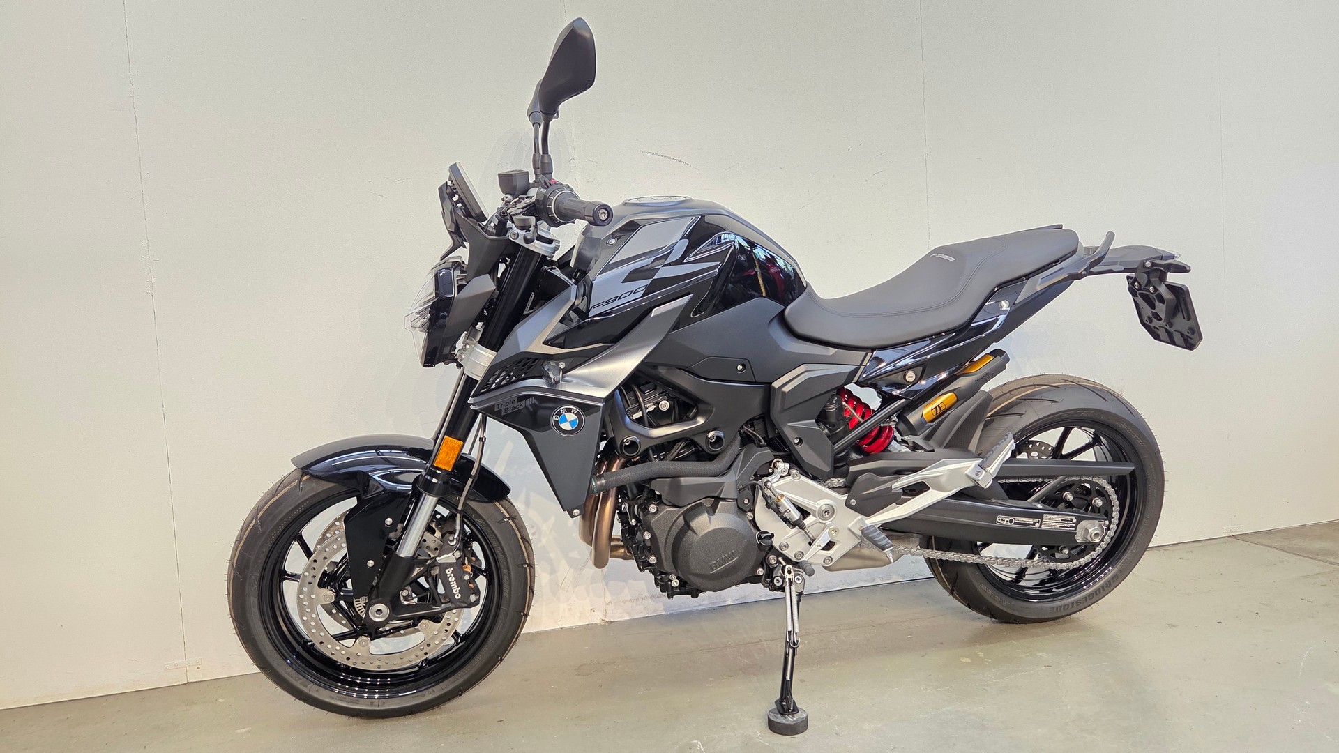 BMW F 900 R Triple Black-image-3