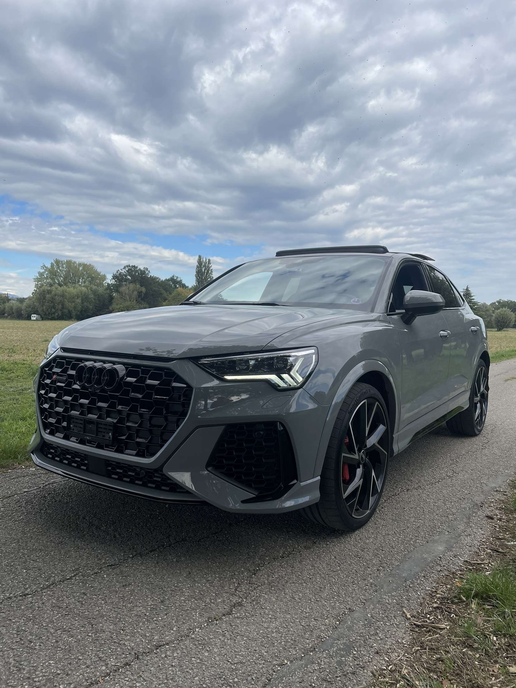 AUDI RS Q3 Sportback quattro S tronic-image-2