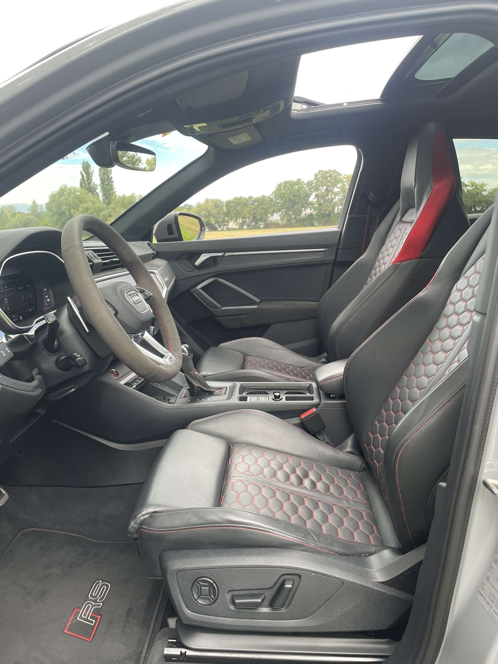 AUDI RS Q3 Sportback quattro S tronic-image-7
