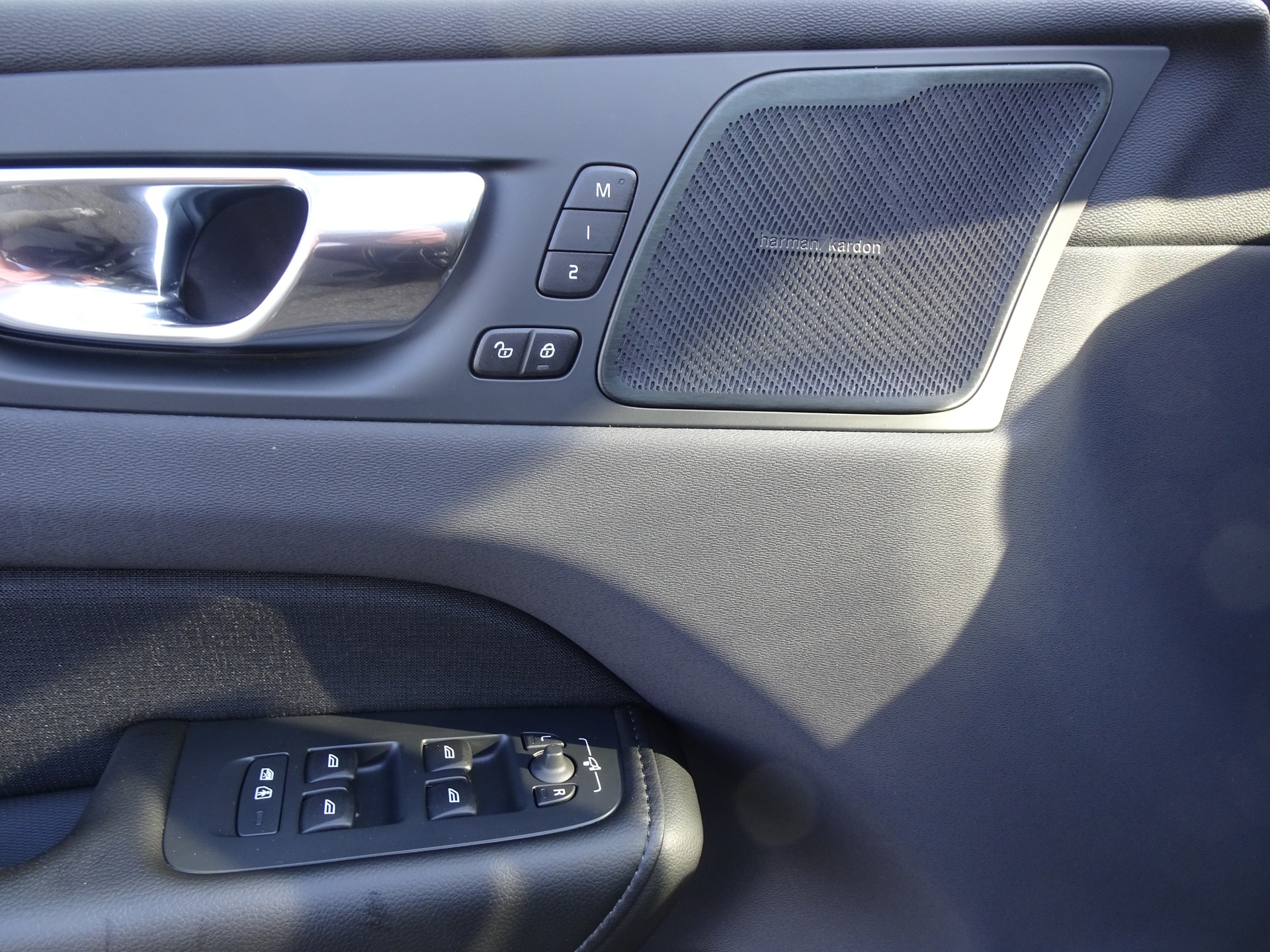 VOLVO XC60 2.0 T8 TE Momentum eAWD-image-13