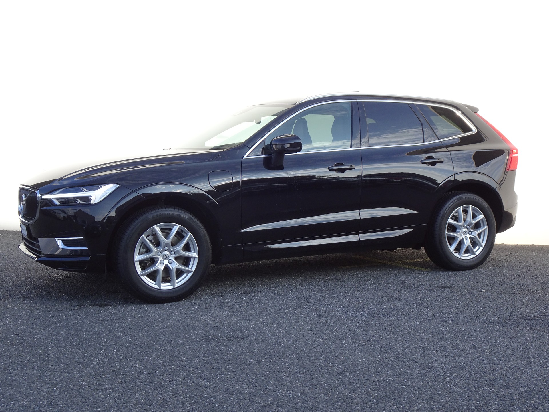 VOLVO XC60 2.0 T8 TE Momentum eAWD-showroom-element-2