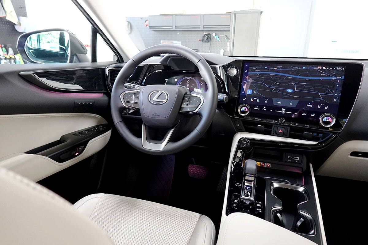 LEXUS NX 450h+ E-FOUR Comfort-image-6