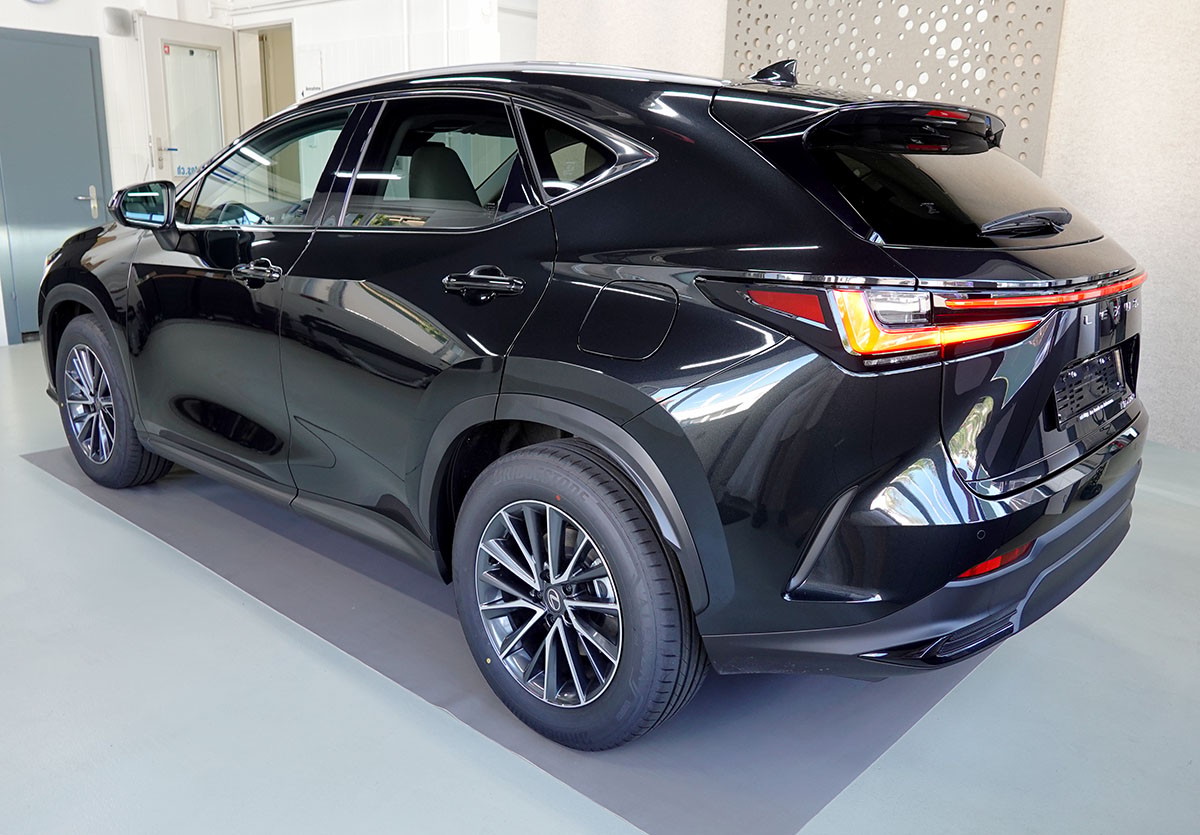 LEXUS NX 450h+ E-FOUR Comfort-showroom-element-2