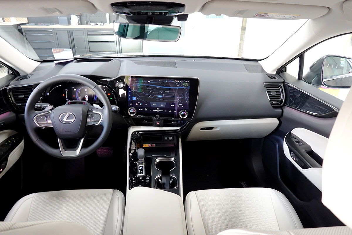 LEXUS NX 450h+ E-FOUR Comfort-image-7
