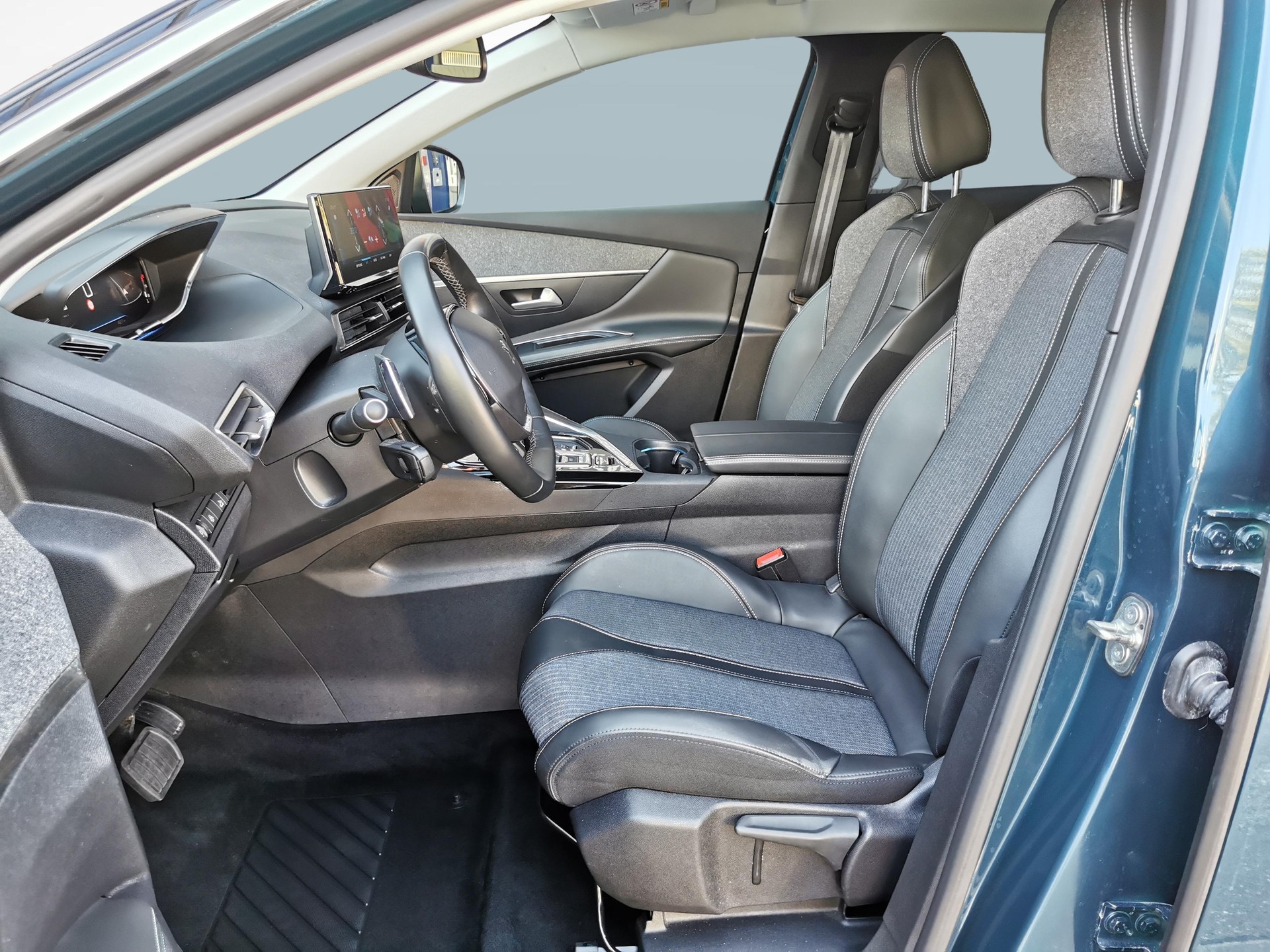 PEUGEOT 3008 1.2 PureTech Allure Pack-showroom-element-1