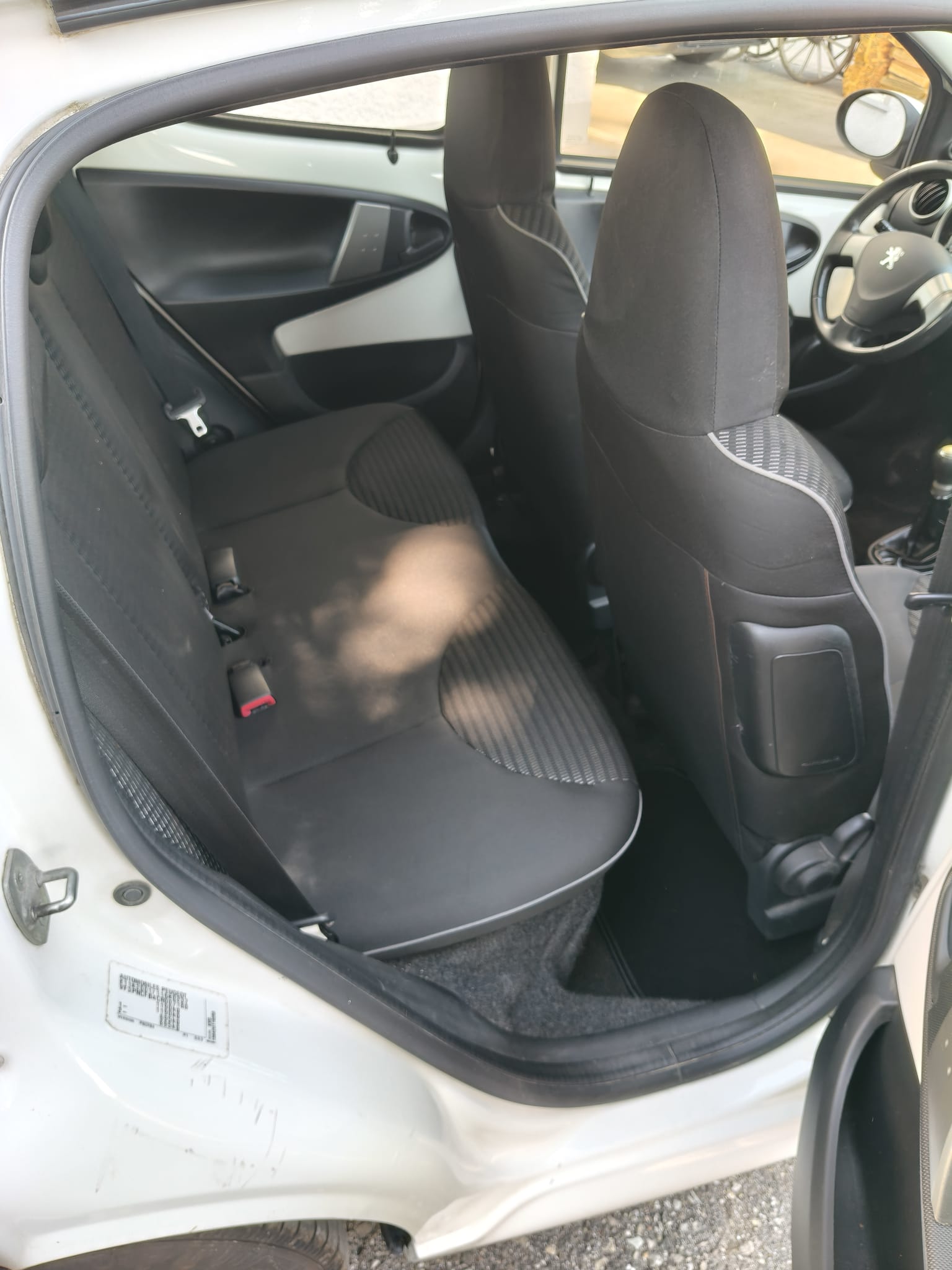 PEUGEOT 107 1.0 Active-image-10