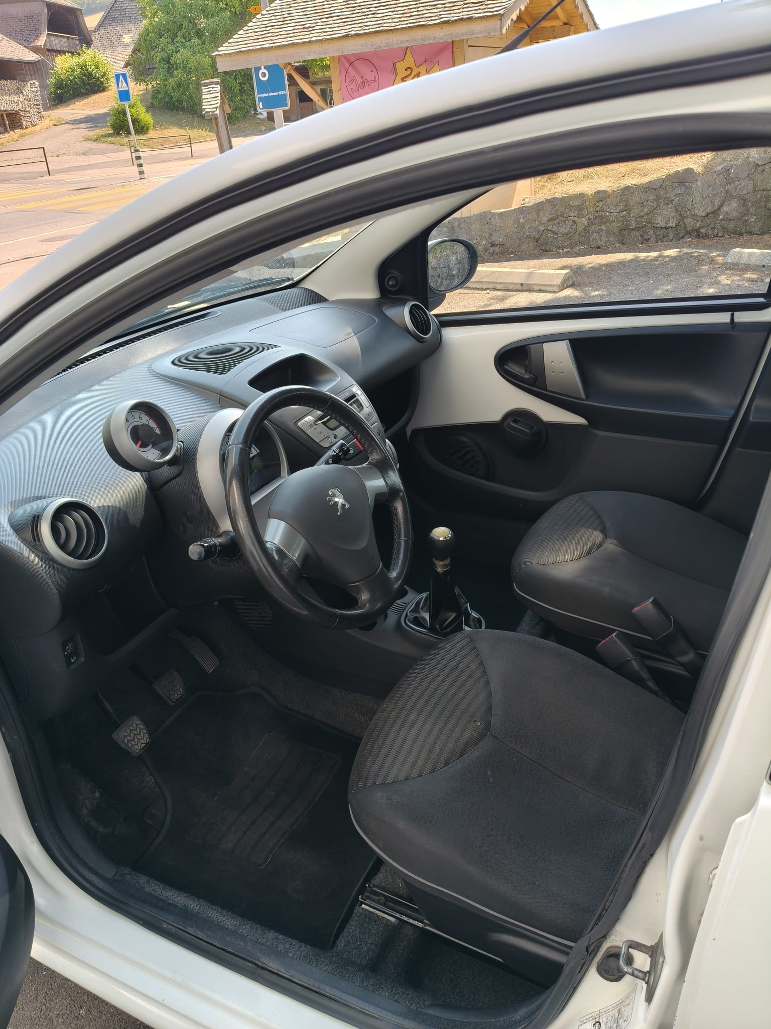 PEUGEOT 107 1.0 Active-image-7