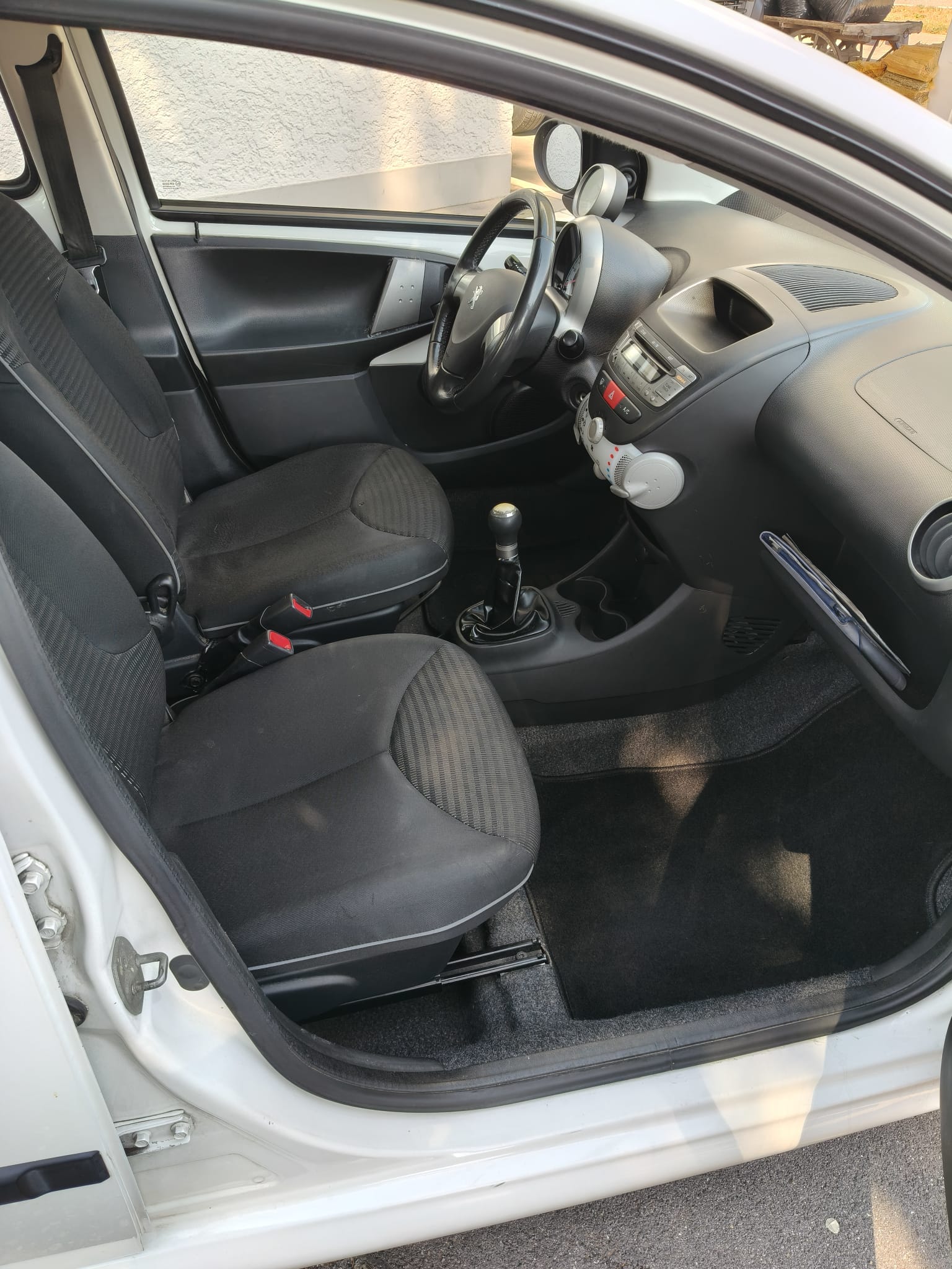 PEUGEOT 107 1.0 Active-image-8
