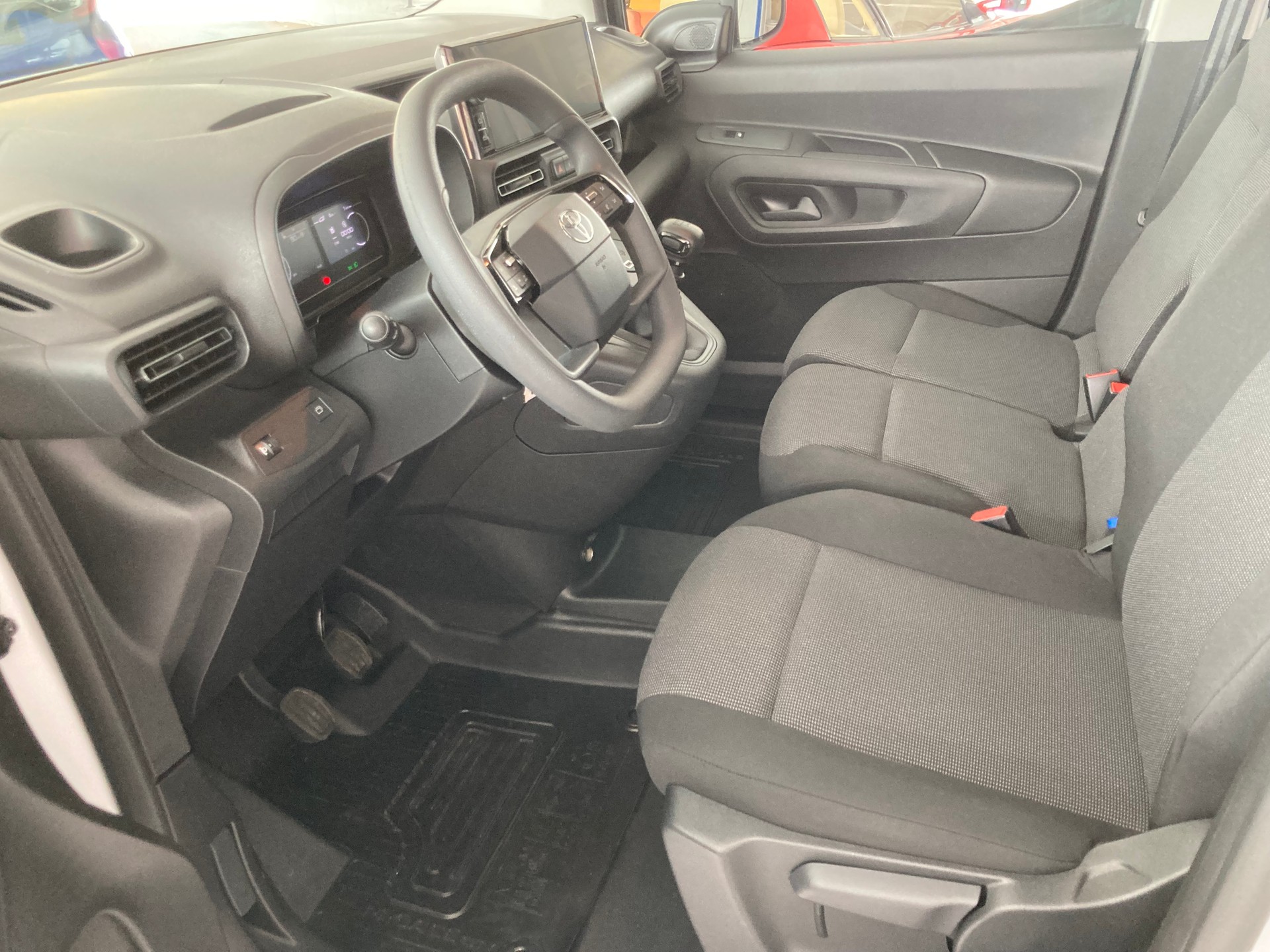 TOYOTA Proace City Van 1.5D Advanced Medium-image-13