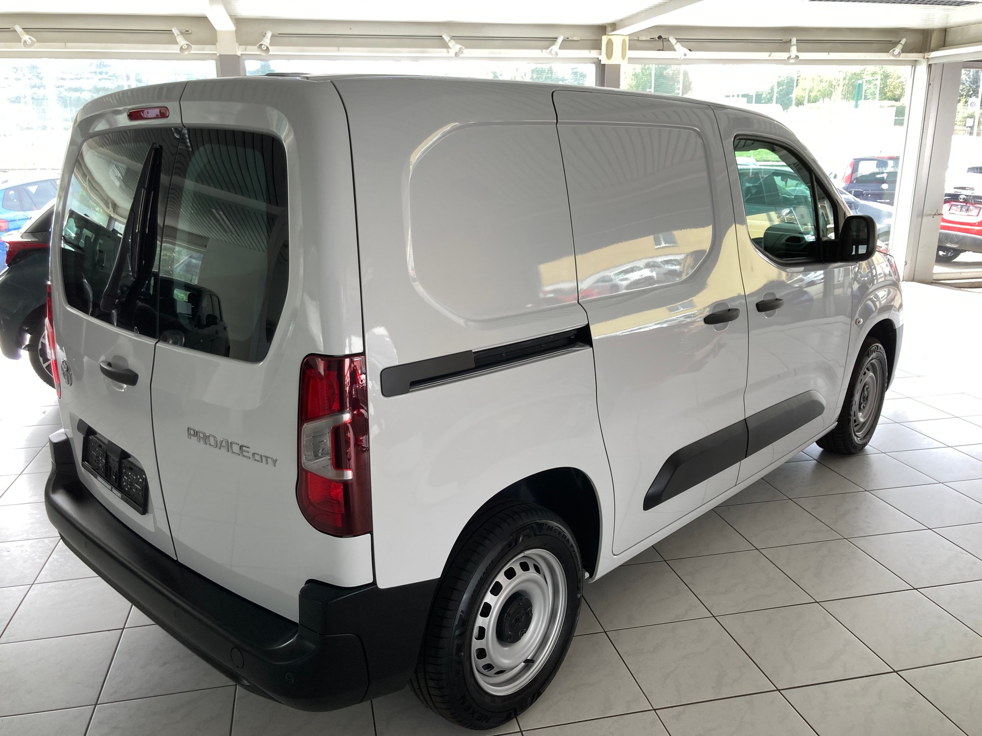 TOYOTA Proace City Van 1.5D Advanced Medium-image-4